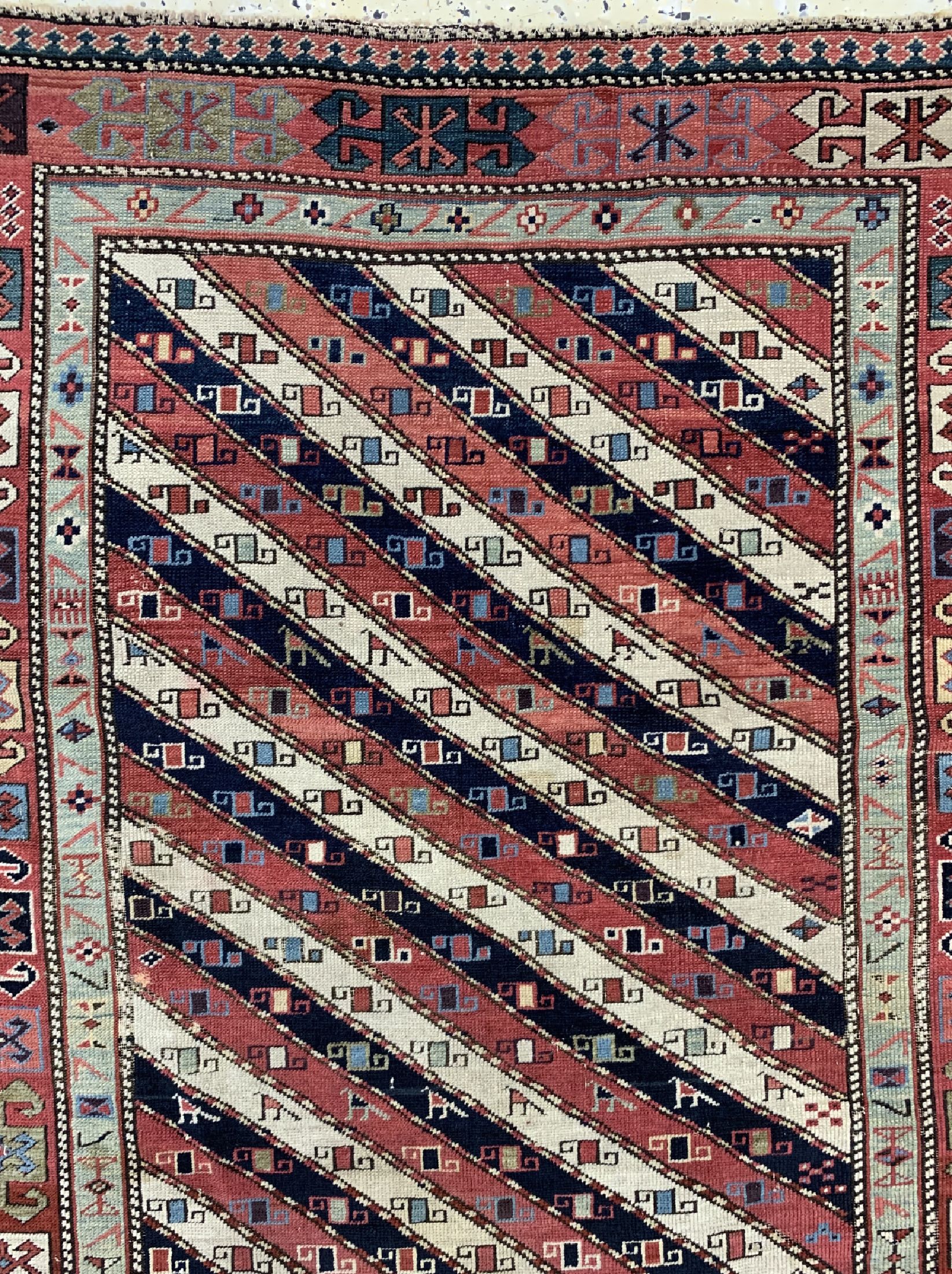 Detail c: Antiker Kazak"Gendje", Kaukasus, 19.Jhd, Wolle auf Wolle, ca. 250 x 111 cm, EHZ: 2-3