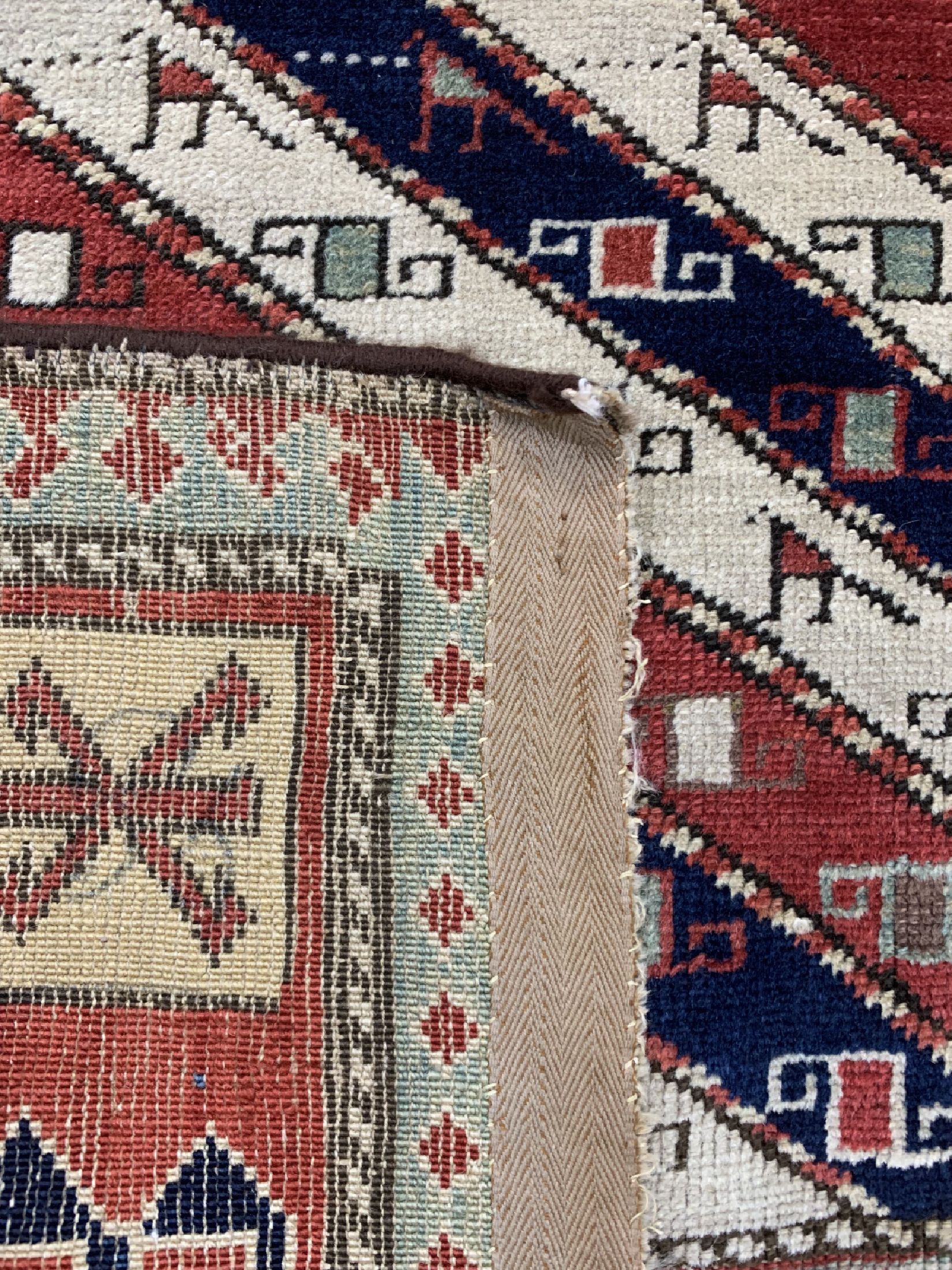 Detail e: Antiker Kazak"Gendje", Kaukasus, 19.Jhd, Wolle auf Wolle, ca. 250 x 111 cm, EHZ: 2-3