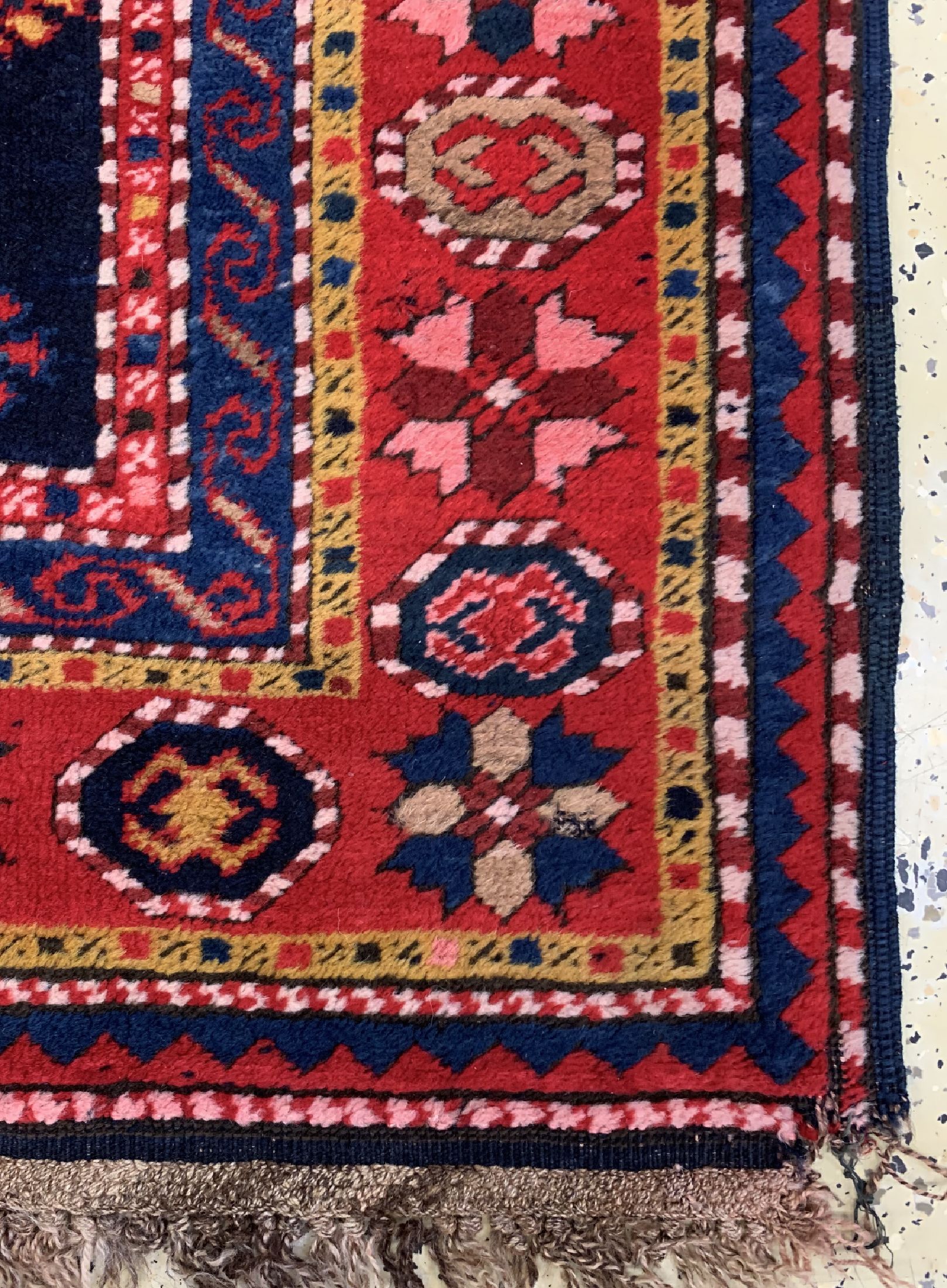 Detail d: Antiker Kazak, Kaukasus, um 1900, Wolle aufWolle, ca. 260 x 122 cm, EHZ: 2, (Zwei Ecken beschädigt)