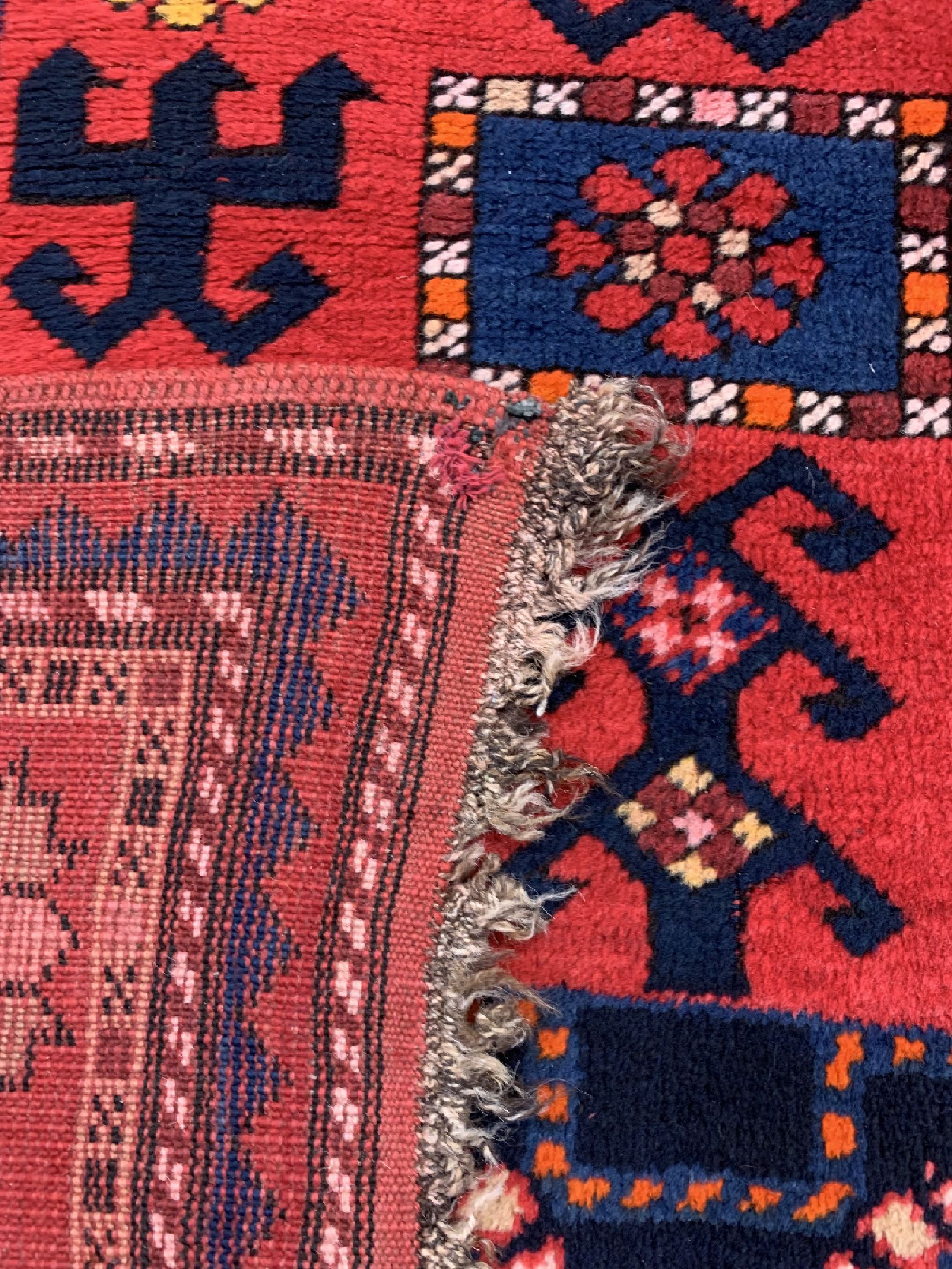 Detail f: Antiker Kazak, Kaukasus, um 1900, Wolle aufWolle, ca. 260 x 122 cm, EHZ: 2, (Zwei Ecken beschädigt)