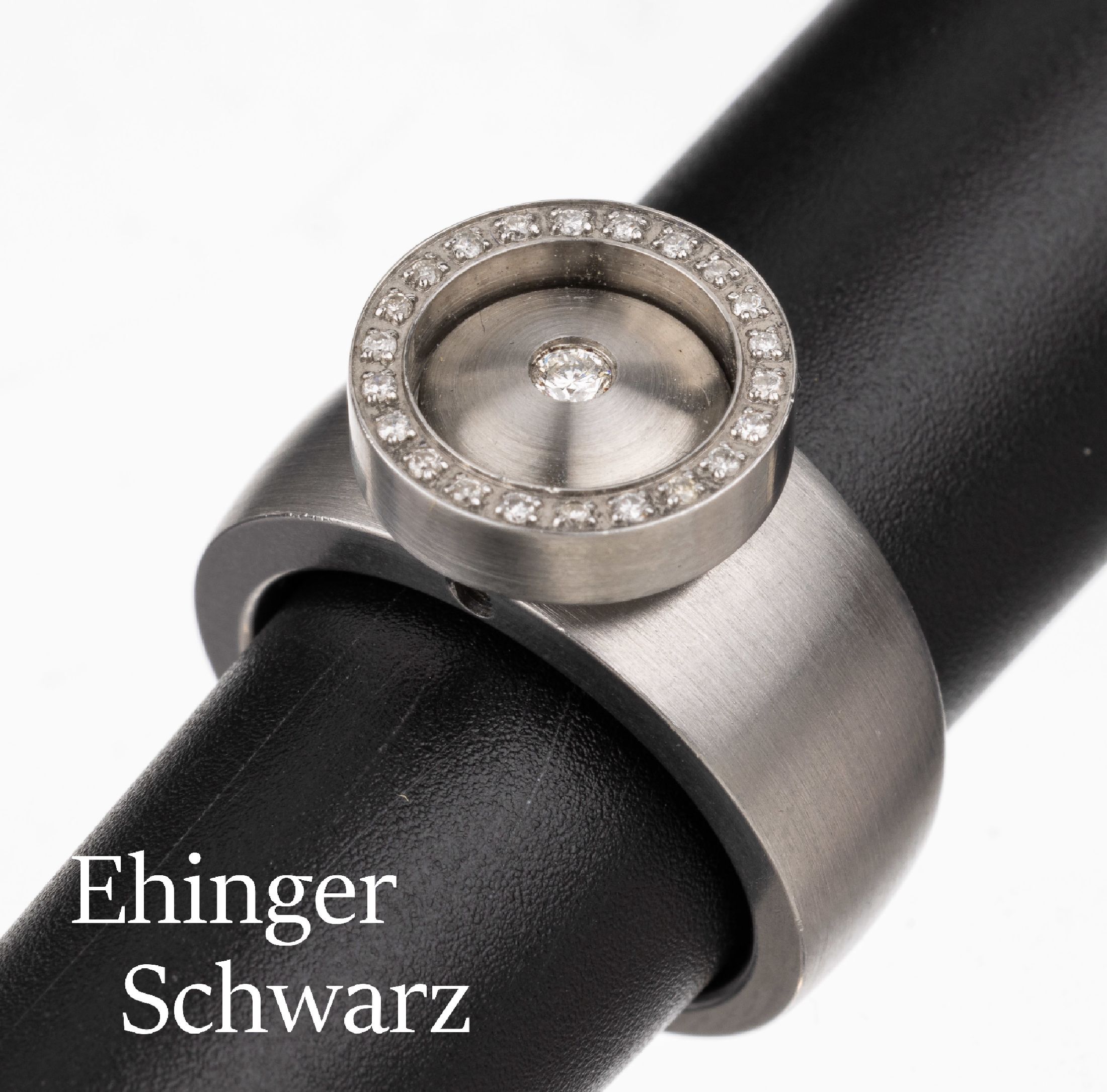 CHARLOTTE EHINGER SCHWARZ Brillant Wechselring, Stahl, Ringkopf bes. mit Brillanten zus. ca. 0.25 ct feines Weiß/vvs- si, RW 58, ca. 15.2 g, ...