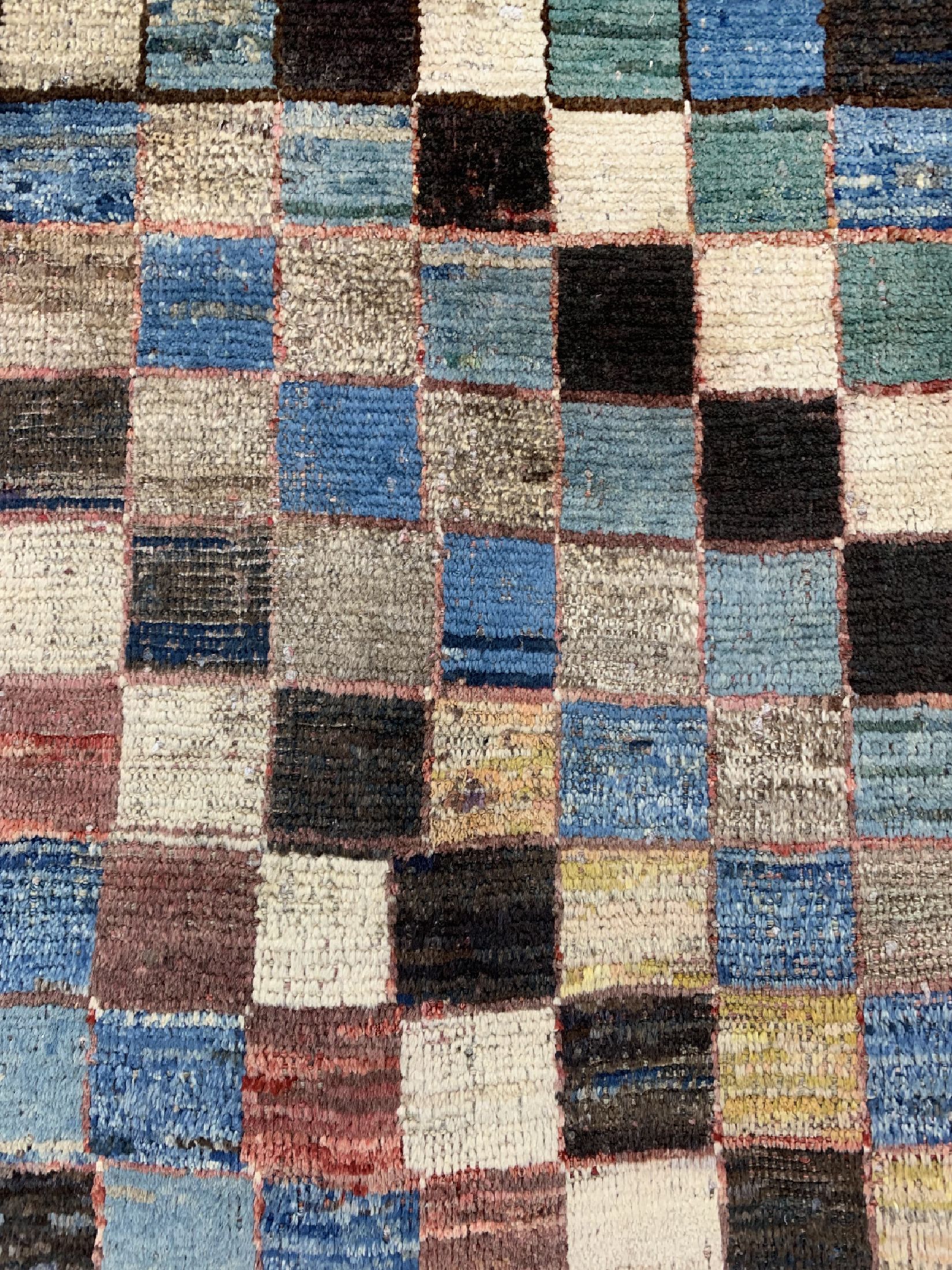 Detail b: Antiker Gabbeh, Persien, um 1900, Wolle aufWolle, ca. 170 x 126 cm, EHZ: 2-3