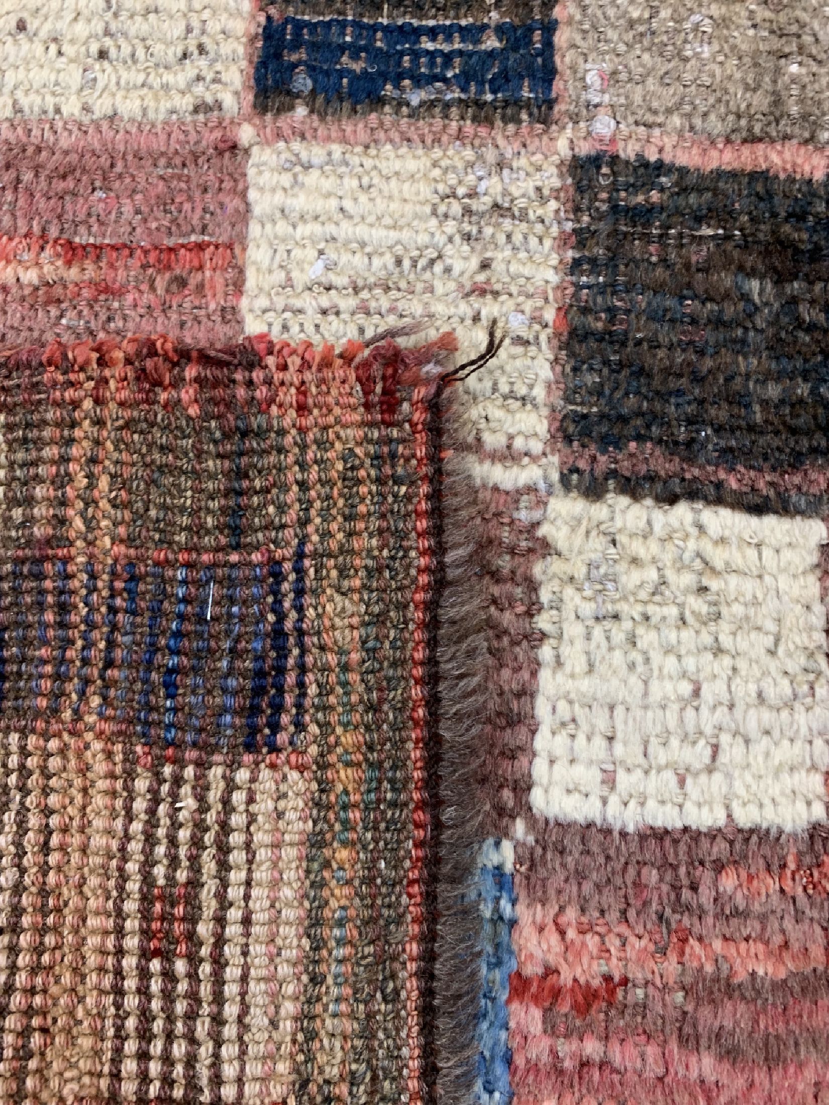 Detail e: Antiker Gabbeh, Persien, um 1900, Wolle aufWolle, ca. 170 x 126 cm, EHZ: 2-3
