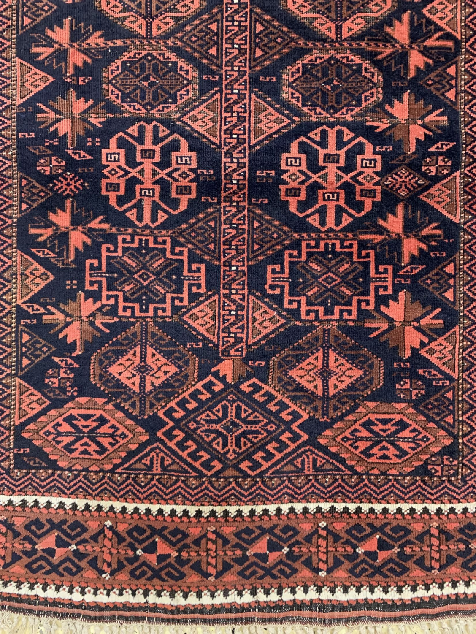 Detail b: Antiker Belutsch, Persien, um 1900, Wolle auf Wolle, ca. 195 x 114 cm, EHZ: 2-3
