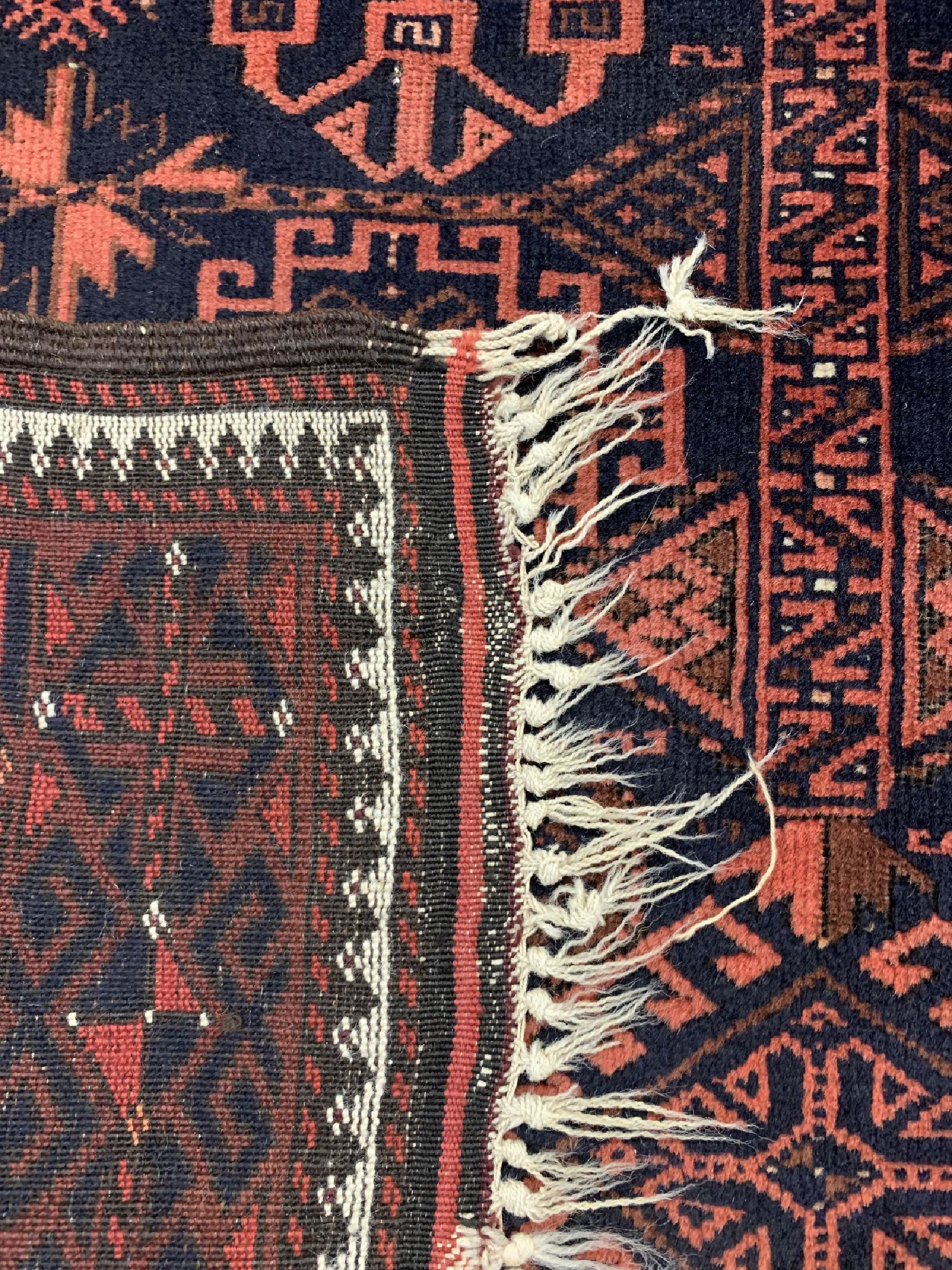 Detail e: Antiker Belutsch, Persien, um 1900, Wolle auf Wolle, ca. 195 x 114 cm, EHZ: 2-3