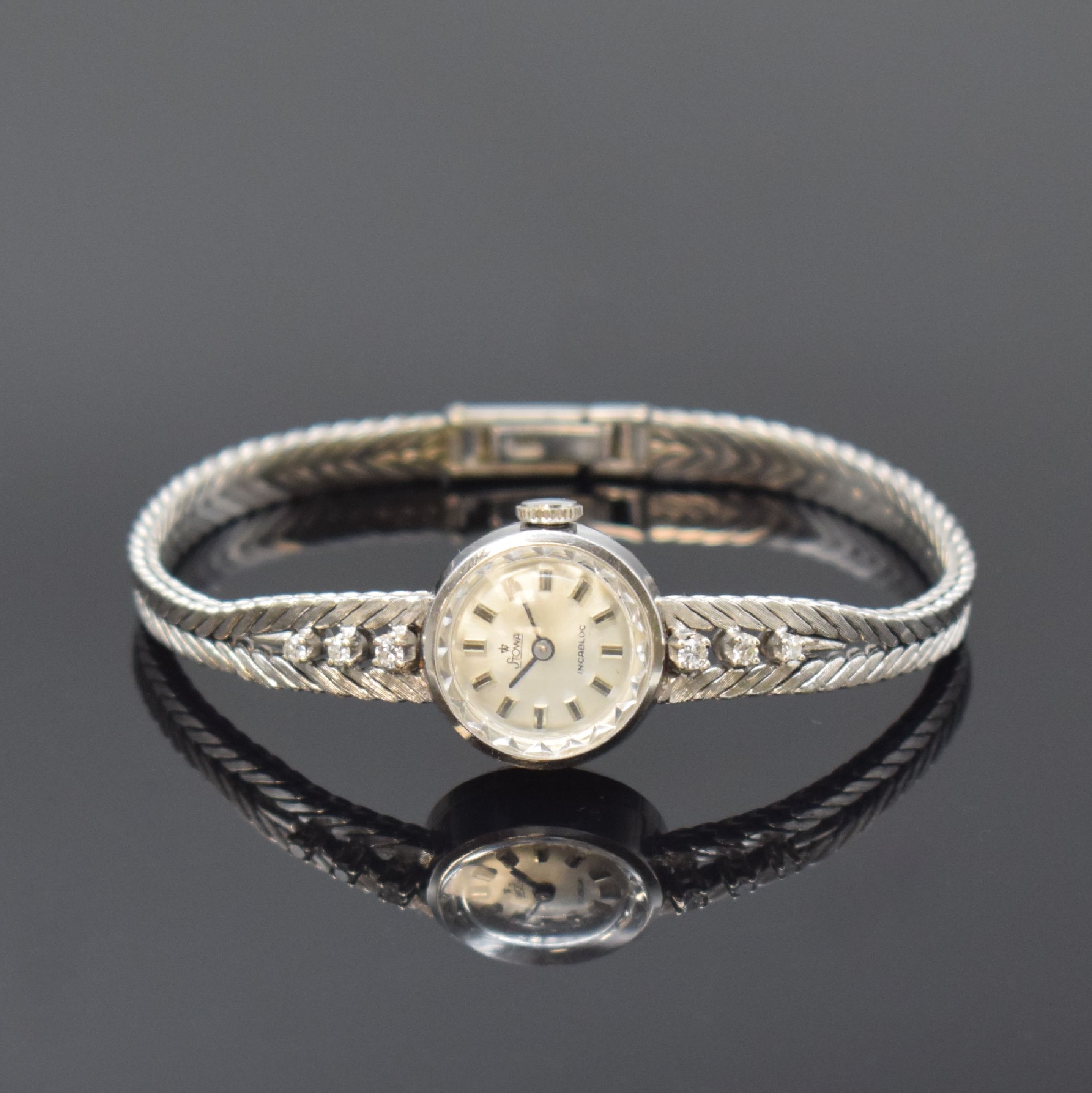 STOWA Diamantbesetzte Damenarmbanduhr in WG 585/000, Deutschland / Schweiz um 1965, Handaufzug, 2-tlg. Geh. m. anges. Band, Boden aufgedr., silb. ...