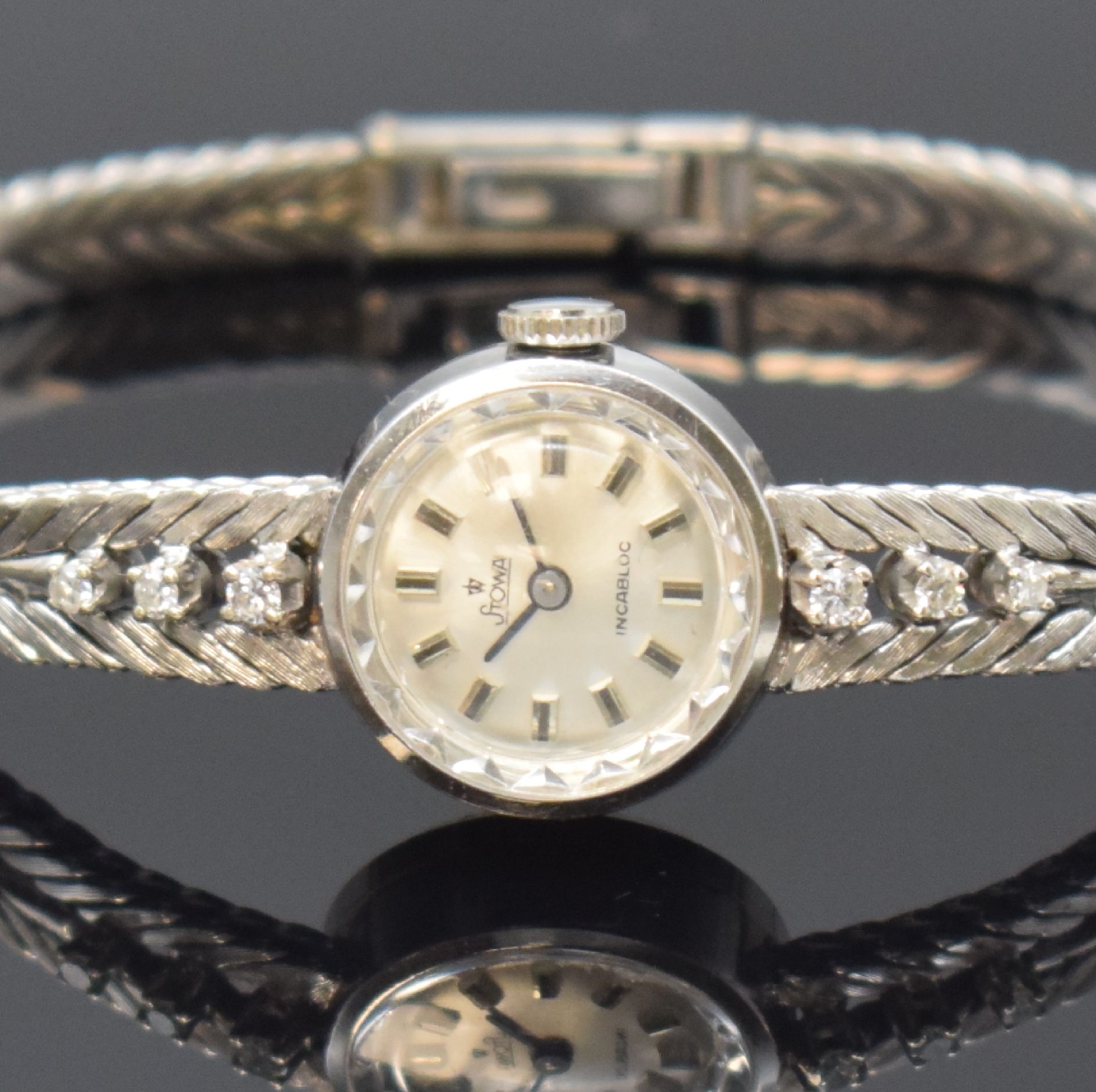 Detail a: STOWA Diamantbesetzte Damenarmbanduhr in WG 585/000, Deutschland / Schweiz um 1965, Handaufzug, 2-tlg. Geh. m. anges. Band, Boden aufgedr., silb. ...