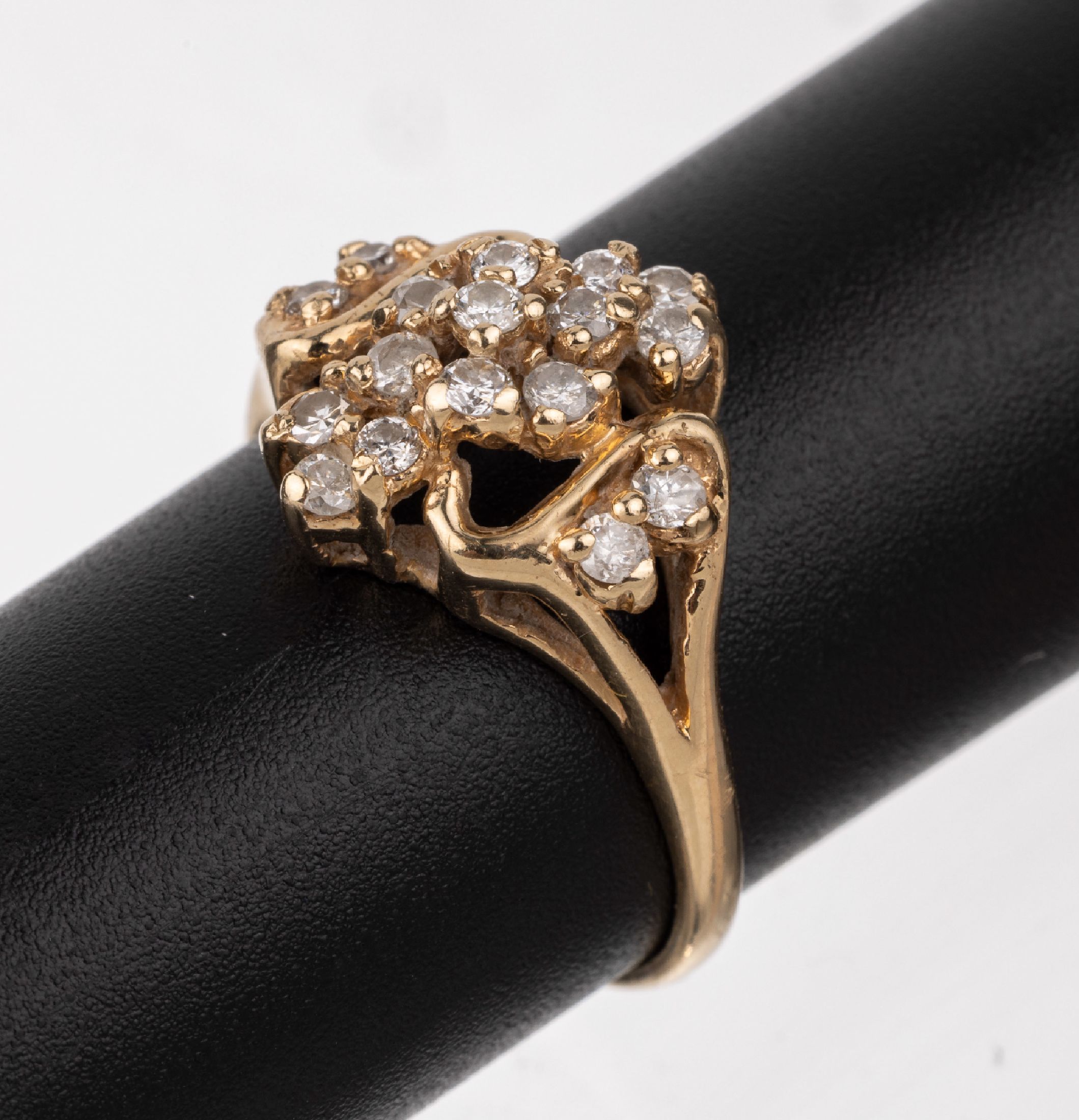14 kt Gold Brillant-Ring, GG 585/000, 17 Brillanten zus. ca. 0.45 ct Weiß/p, RW 55, ca. 3.6 g