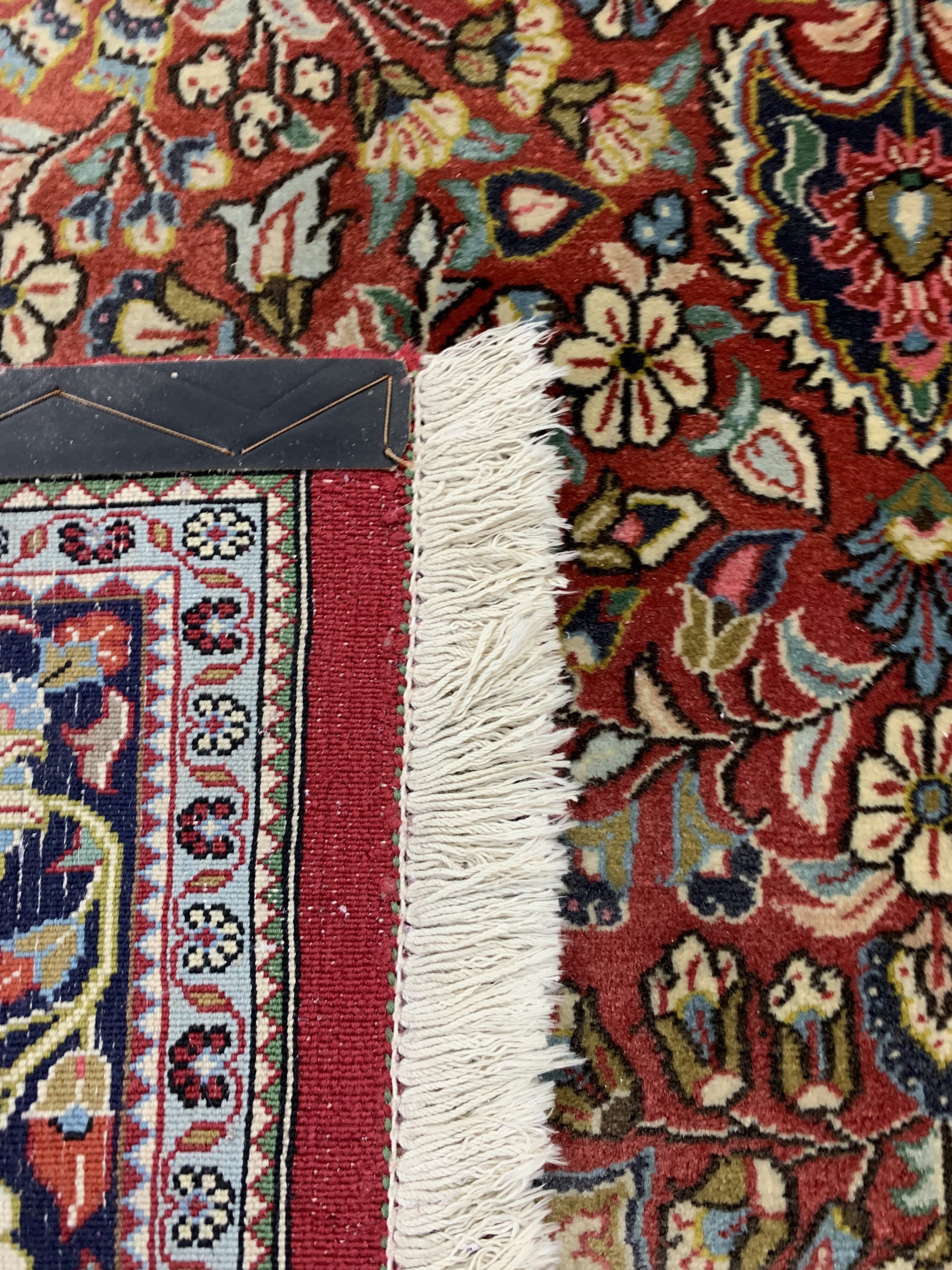 Detail d: Ghom Kork, Persien, ca. 50 Jahre, Korkwolleauf Baumwolle, ca. 213 x 135 cm, EHZ: 2(verblaßt).