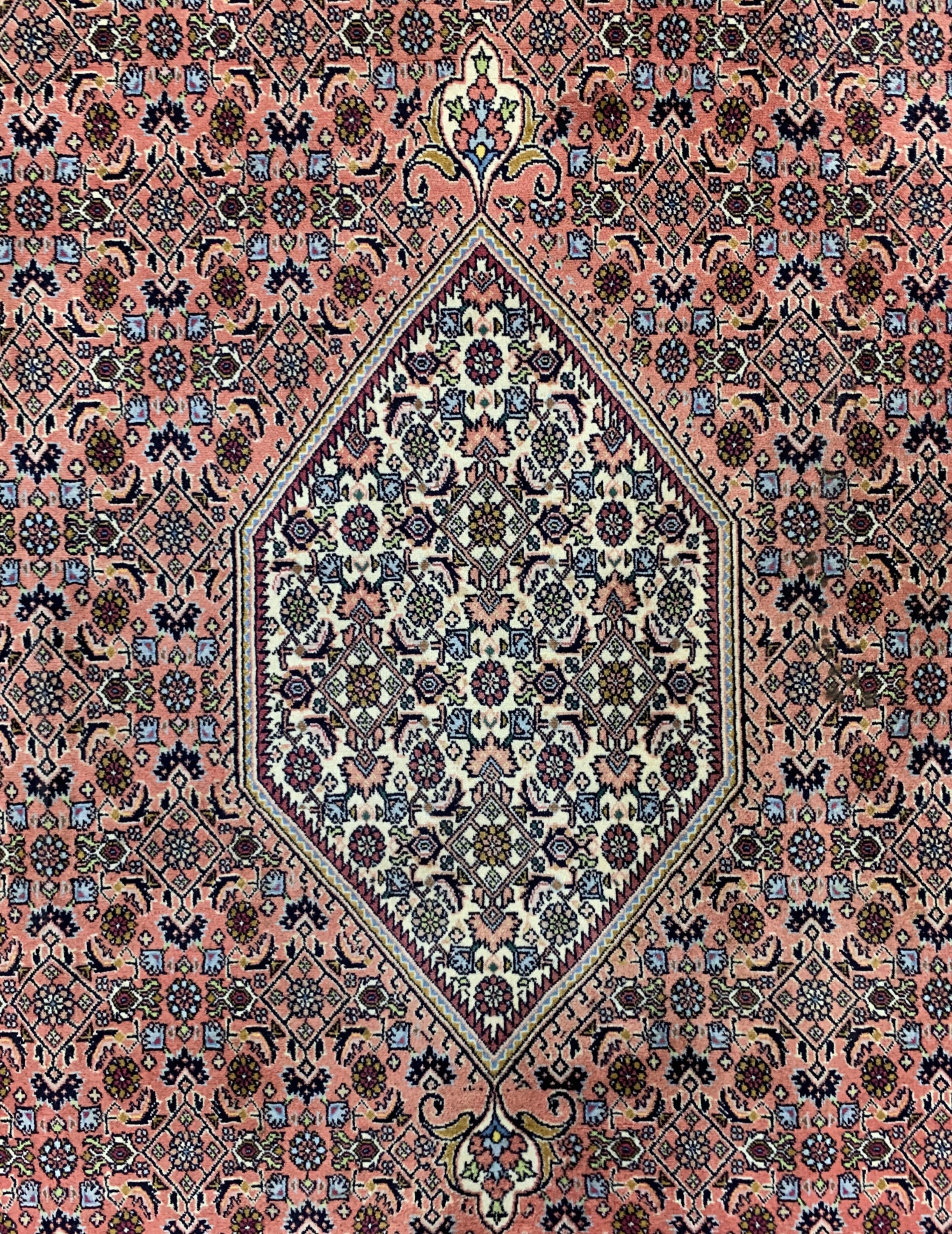 Detail b: Bidjar, Persien, ca. 50 Jahre, Wolle auf Baumwolle, ca. 310 x 200 cm, verblasst, EHZ: 2