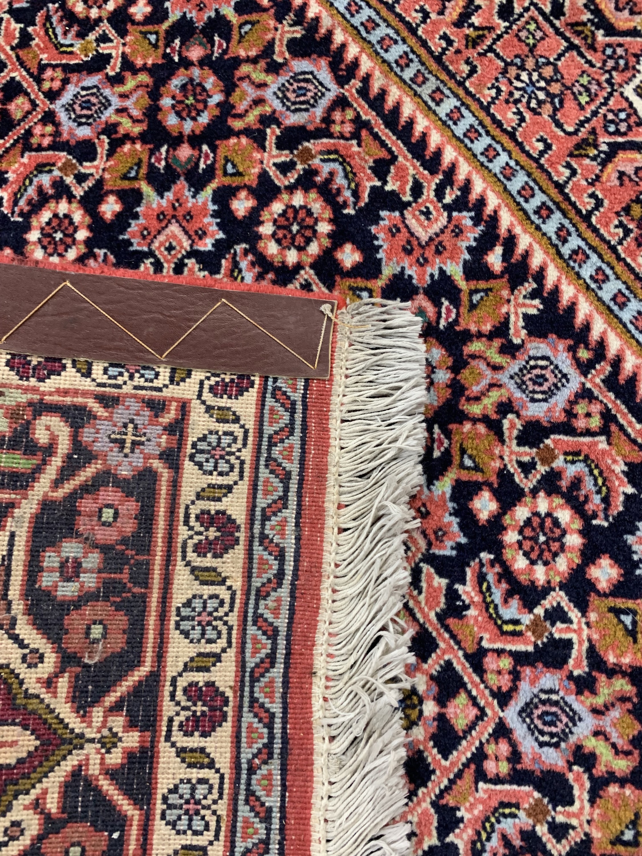 Detail d: Bidjar, Persien, ca. 50 Jahre, Wolle auf Baumwolle, ca. 310 x 200 cm, verblasst, EHZ: 2
