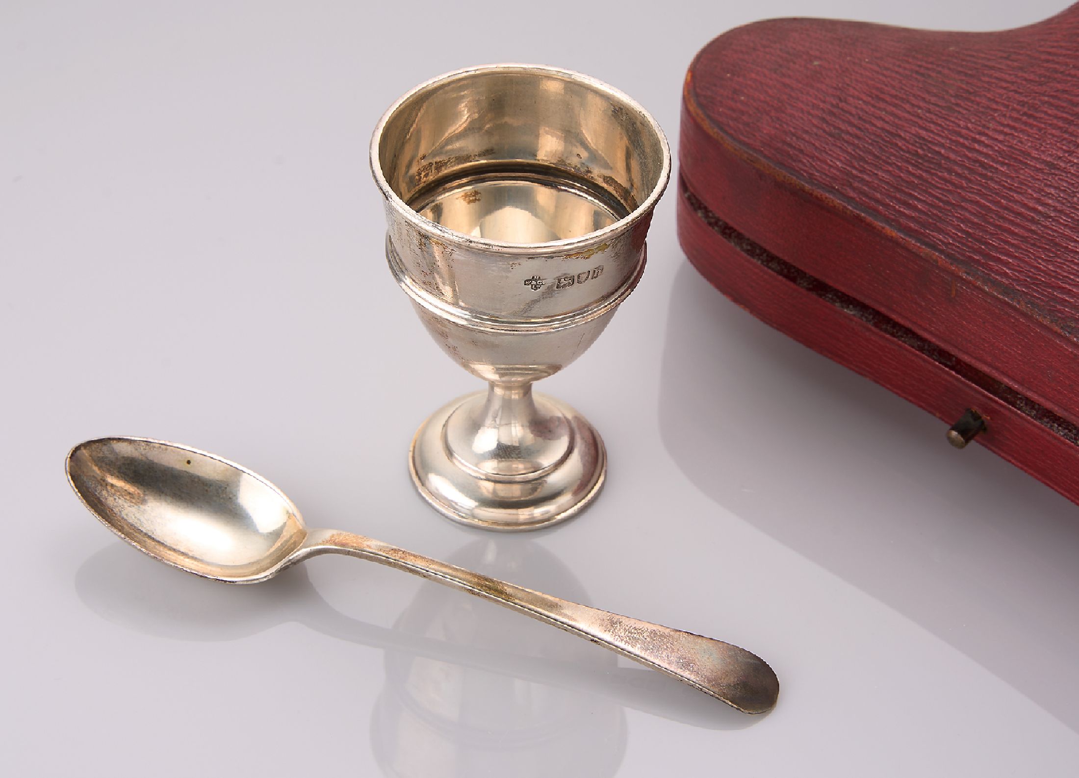 Taufgeschenk, 925er Silber, England, London, 1903-1904, best. aus: 1 Löffel, L. ca.12 cm, und 1 Becher, H. ca. 6.6 cm, HerstellerHorace Woodward & ...