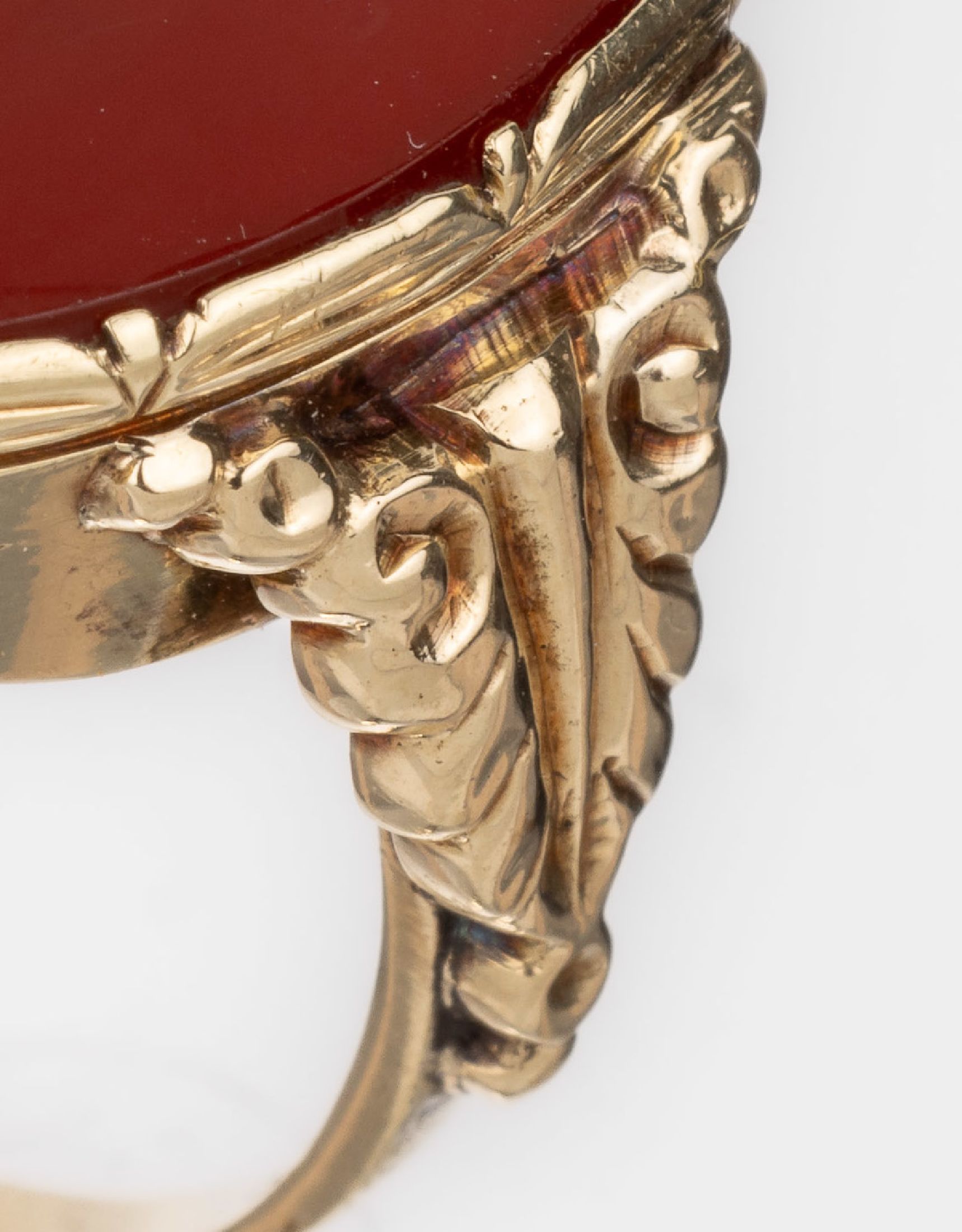 Detail a: 14 kt Gold Jugendstil Karneol-Ring, deutsch um1900, GG 585/000, ovale Karneolplatte, frei, Ringschultern grav., RW 62, ca. 8.6 g