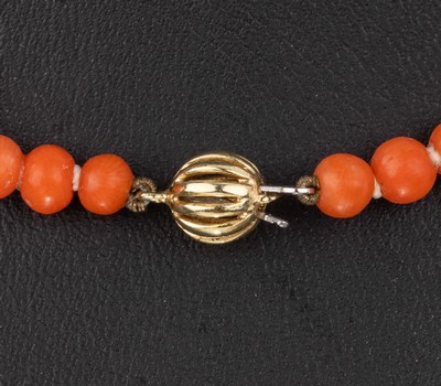 26746904a - 14 kt gold coral-necklace