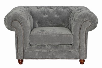Image Chesterfield-style armchair, gray fabric covers, tufted and buttoned back, sides, and frame, partially with nail decoration, loose seat cushion with removable cover, on ball feet, approximately 73x133x94 cm