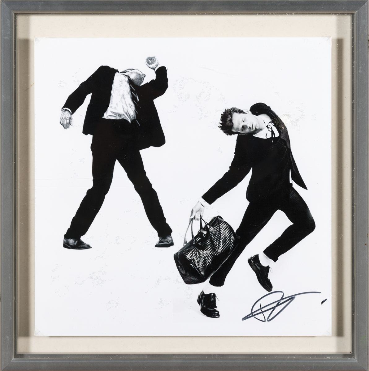 Detail k: Robert Longo, geb. 1953, "Men in the Cities", Digitaldruck auf Fotopapier, handsign., unter Plexiglas gerahmt, Motiv ca. 30,5x30 cm, gesamt ...