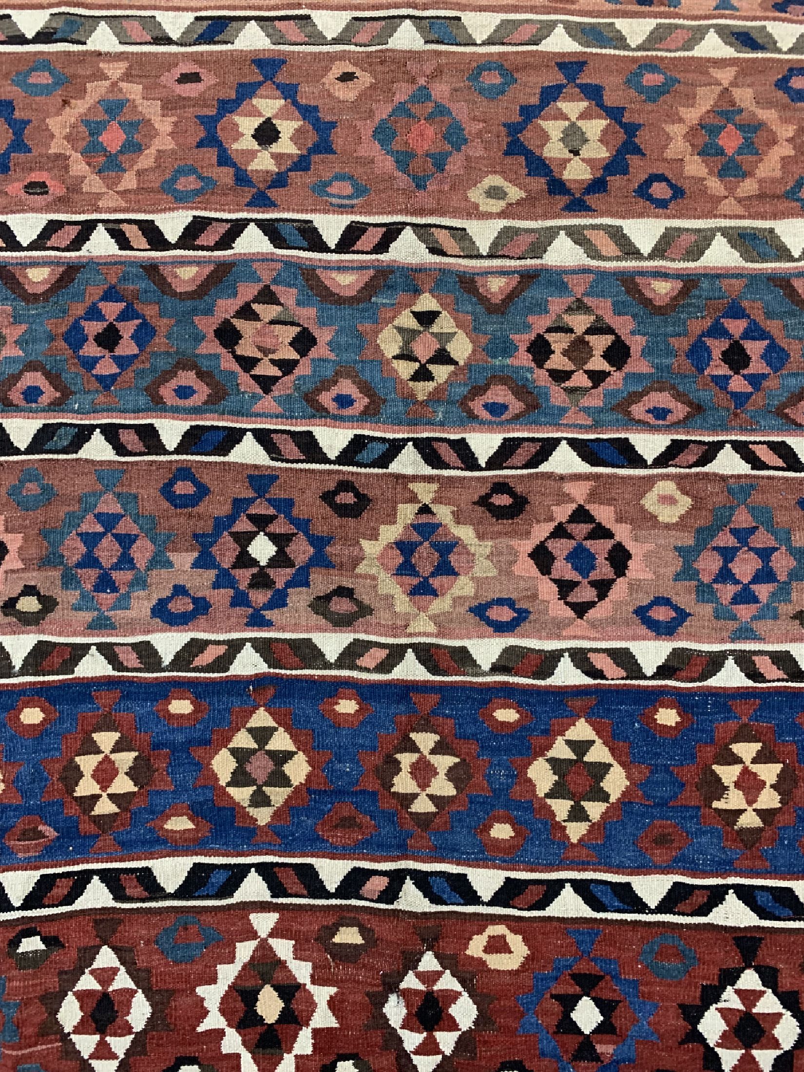 Detail b: Shahsawan Kelim, Persien, um 1930, Wolle auf Wolle, ca. 370 x 192 cm, EHZ: 2