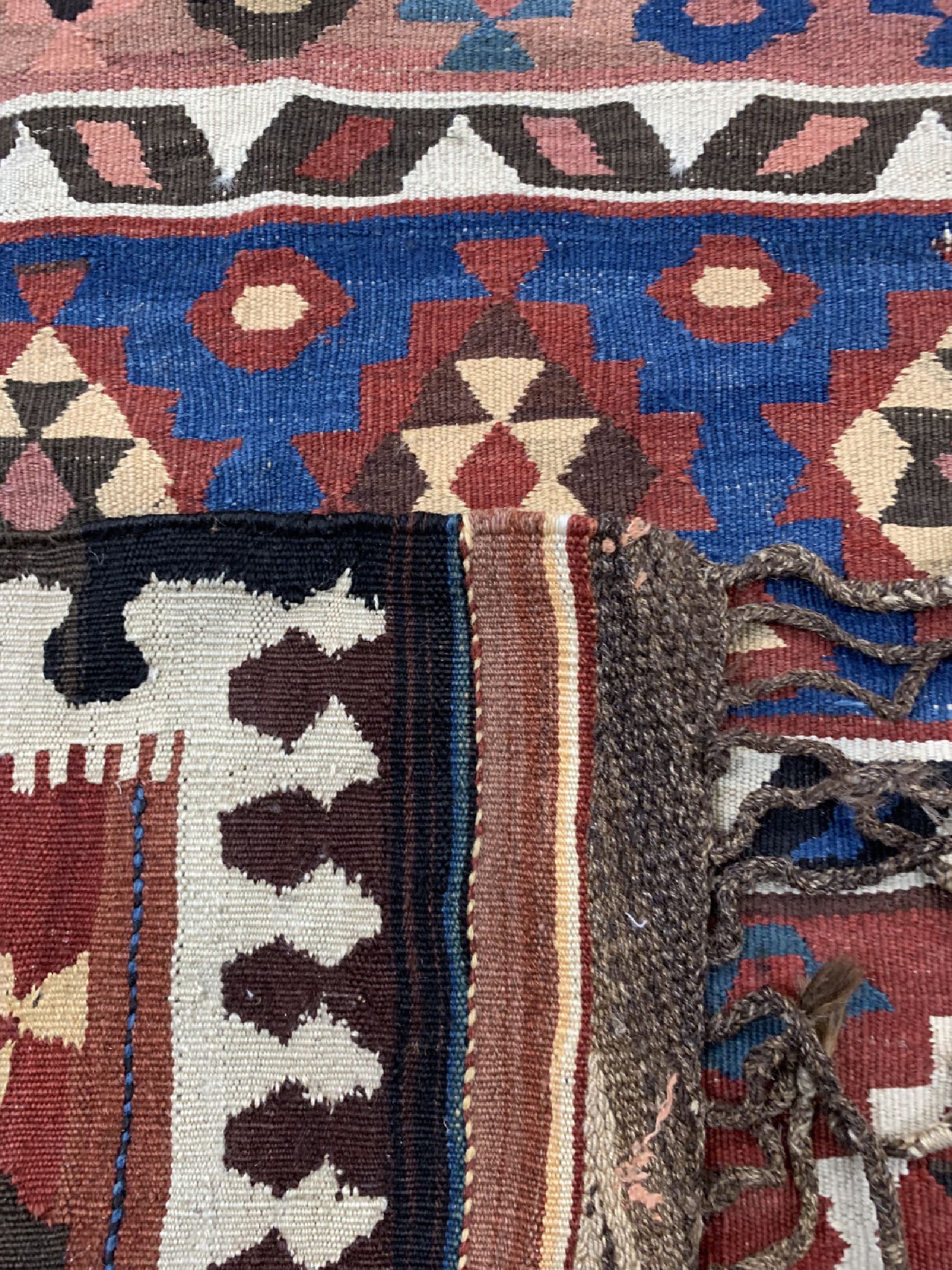 Detail e: Shahsawan Kelim, Persien, um 1930, Wolle auf Wolle, ca. 370 x 192 cm, EHZ: 2