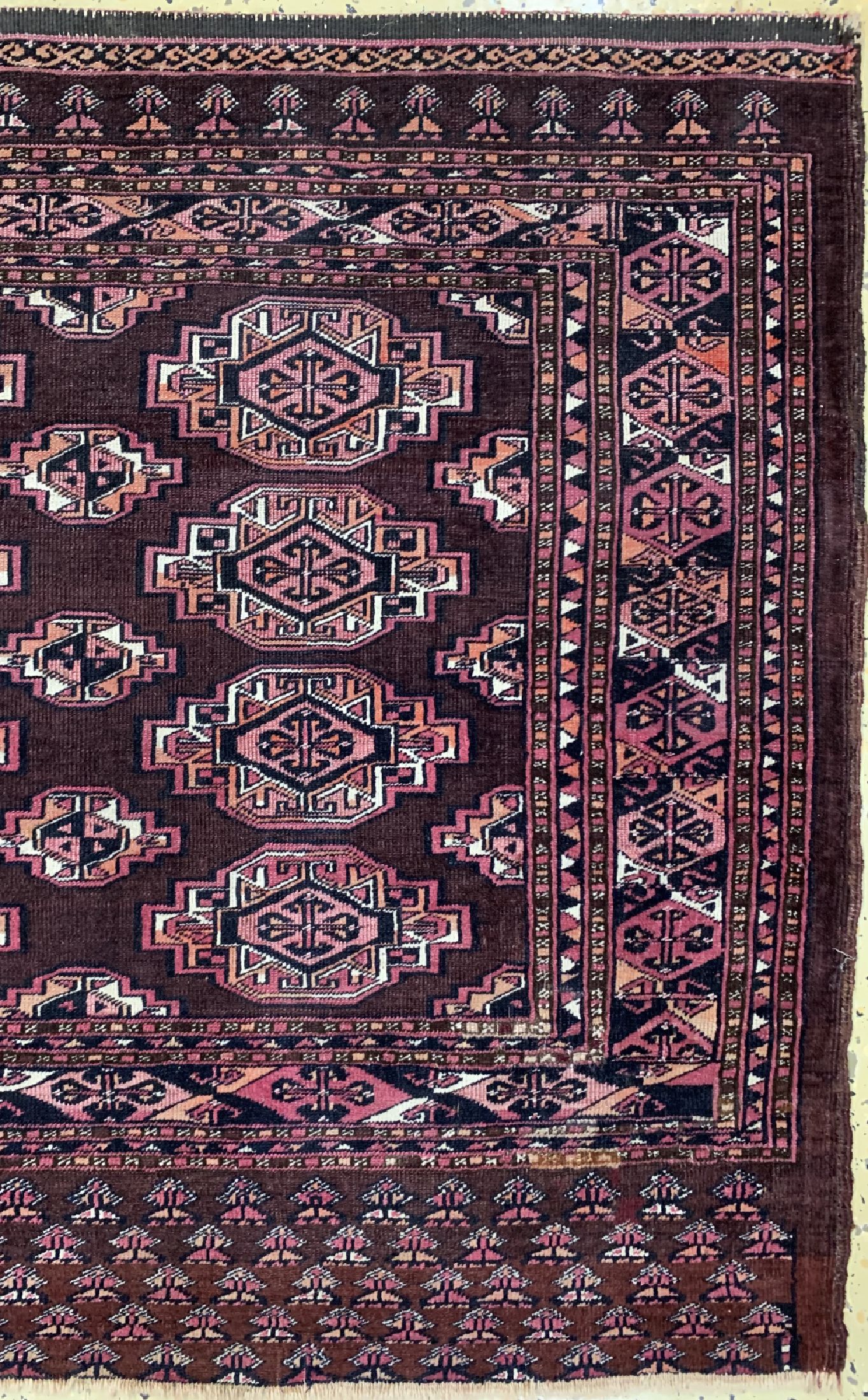 Detail a: Saryk Tschowal antik, Turkmenistan, 19.Jhd, Wolle auf Wolle mit Seiden-Highlights,ca. 163 x 90 cm, EHZ: 2-3
