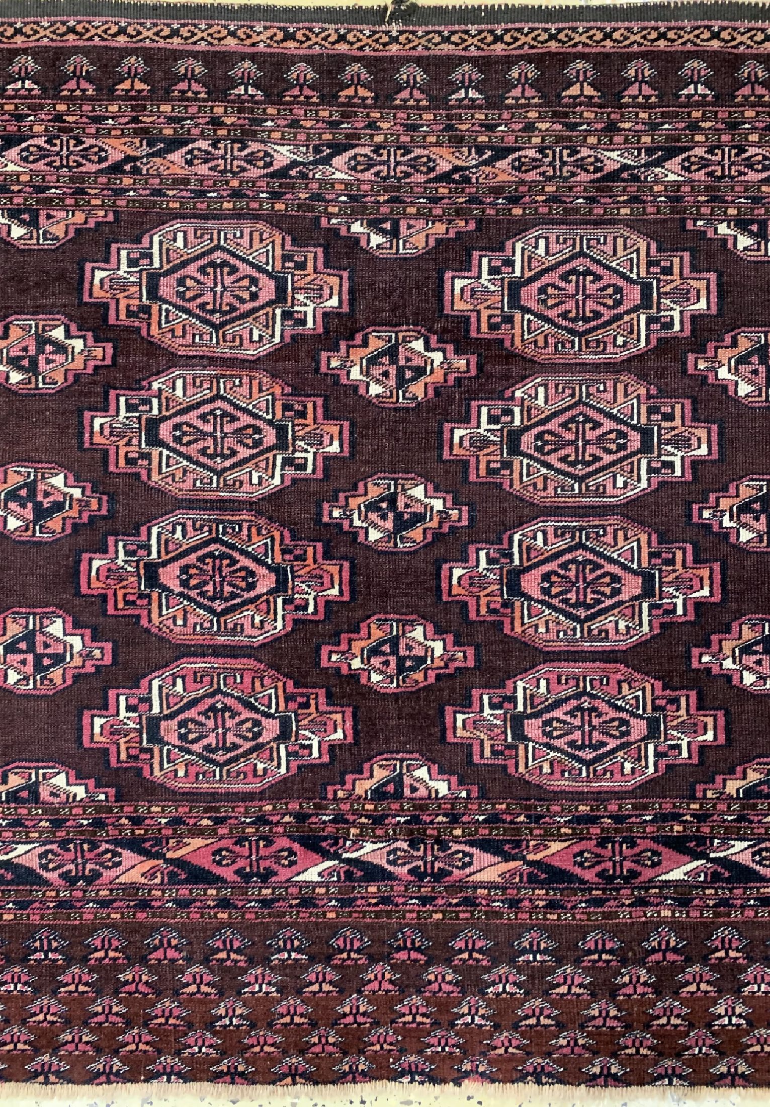 Detail b: Saryk Tschowal antik, Turkmenistan, 19.Jhd, Wolle auf Wolle mit Seiden-Highlights,ca. 163 x 90 cm, EHZ: 2-3