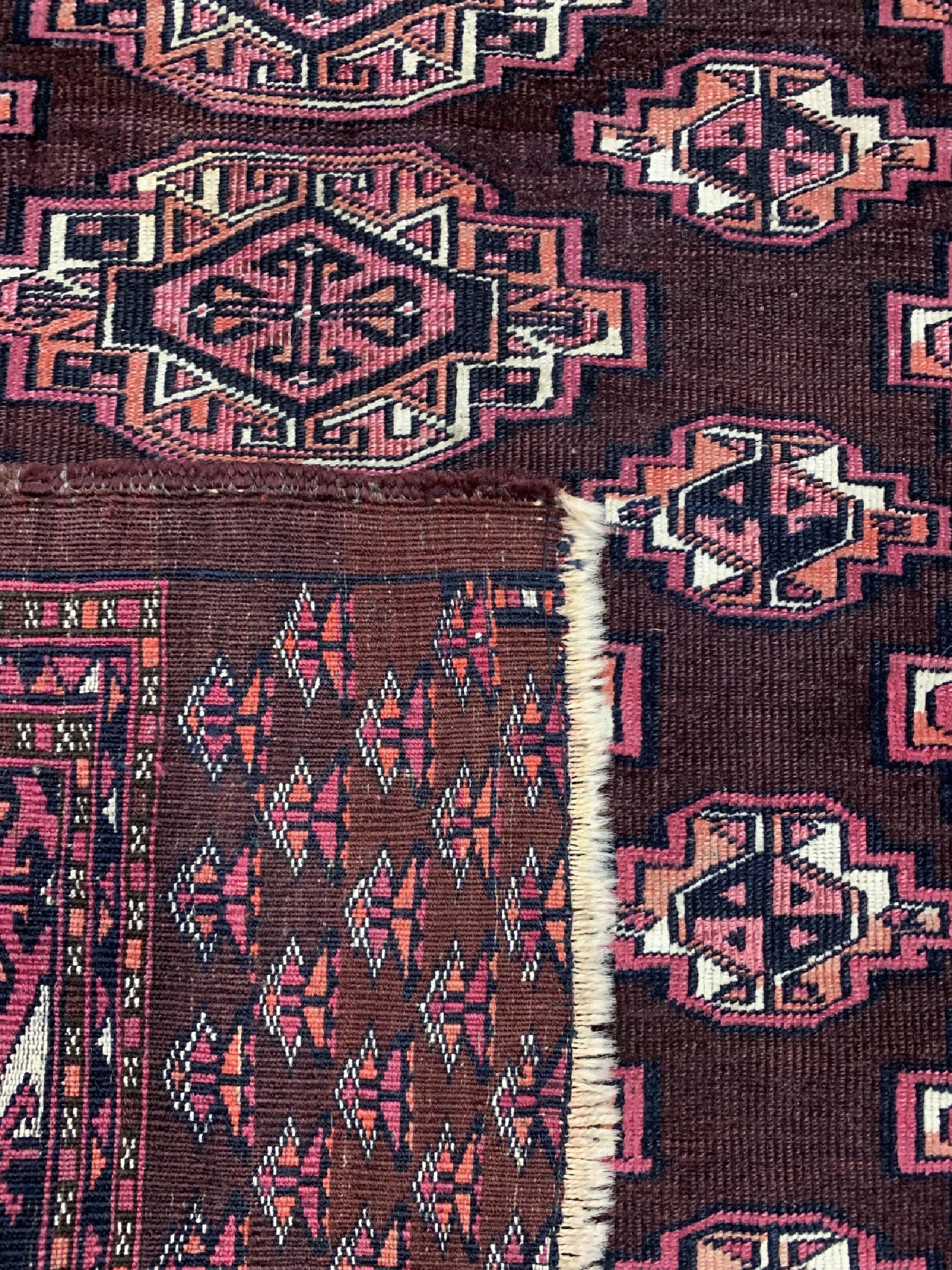 Detail e: Saryk Tschowal antik, Turkmenistan, 19.Jhd, Wolle auf Wolle mit Seiden-Highlights,ca. 163 x 90 cm, EHZ: 2-3
