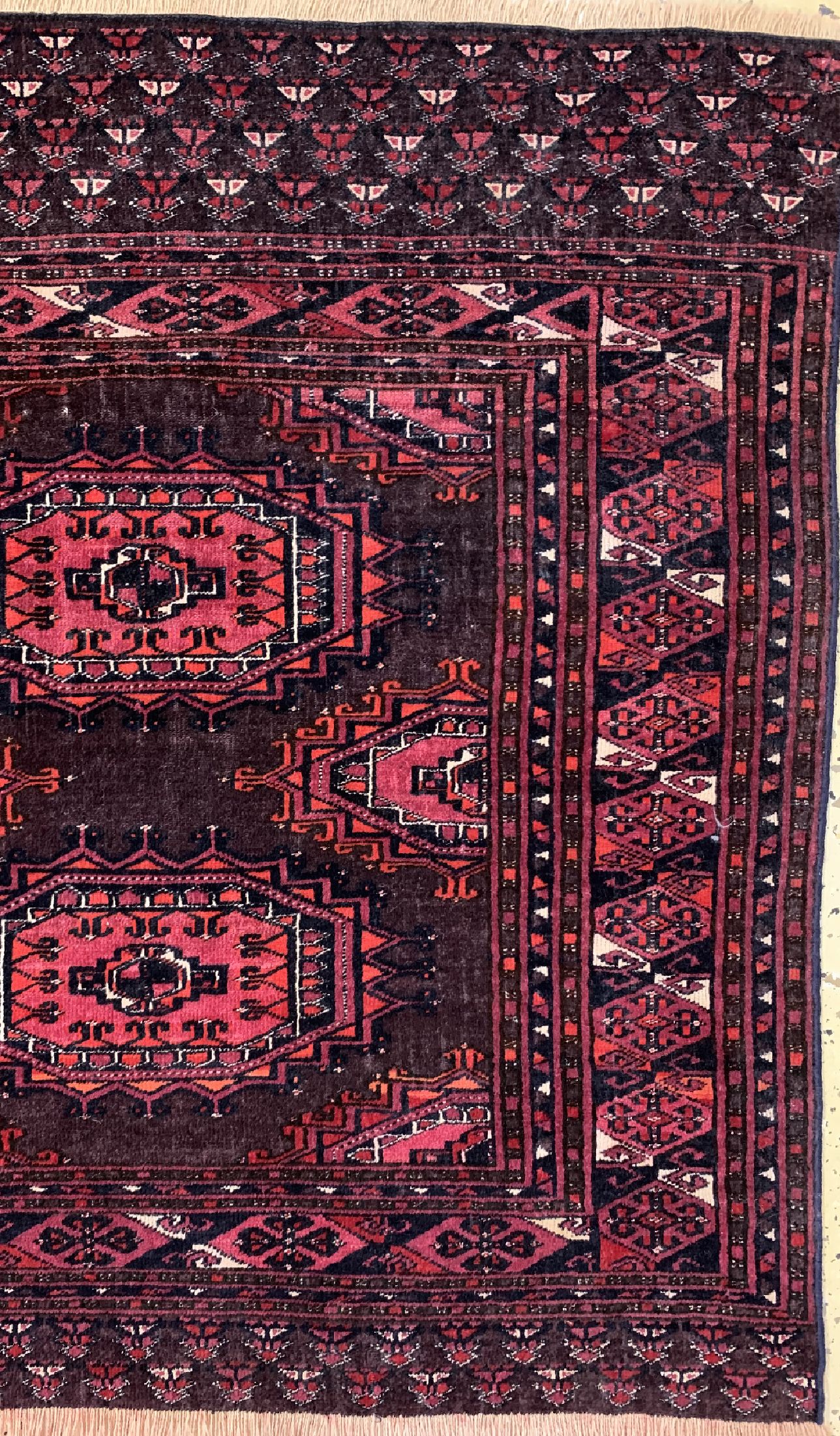 Detail a: Saryk Tschowal antik, Turkmenistan,um 1900,Wolle auf Wolle mit Seiden-Highlights, ca. 173x 95 cm, EHZ: 2-3