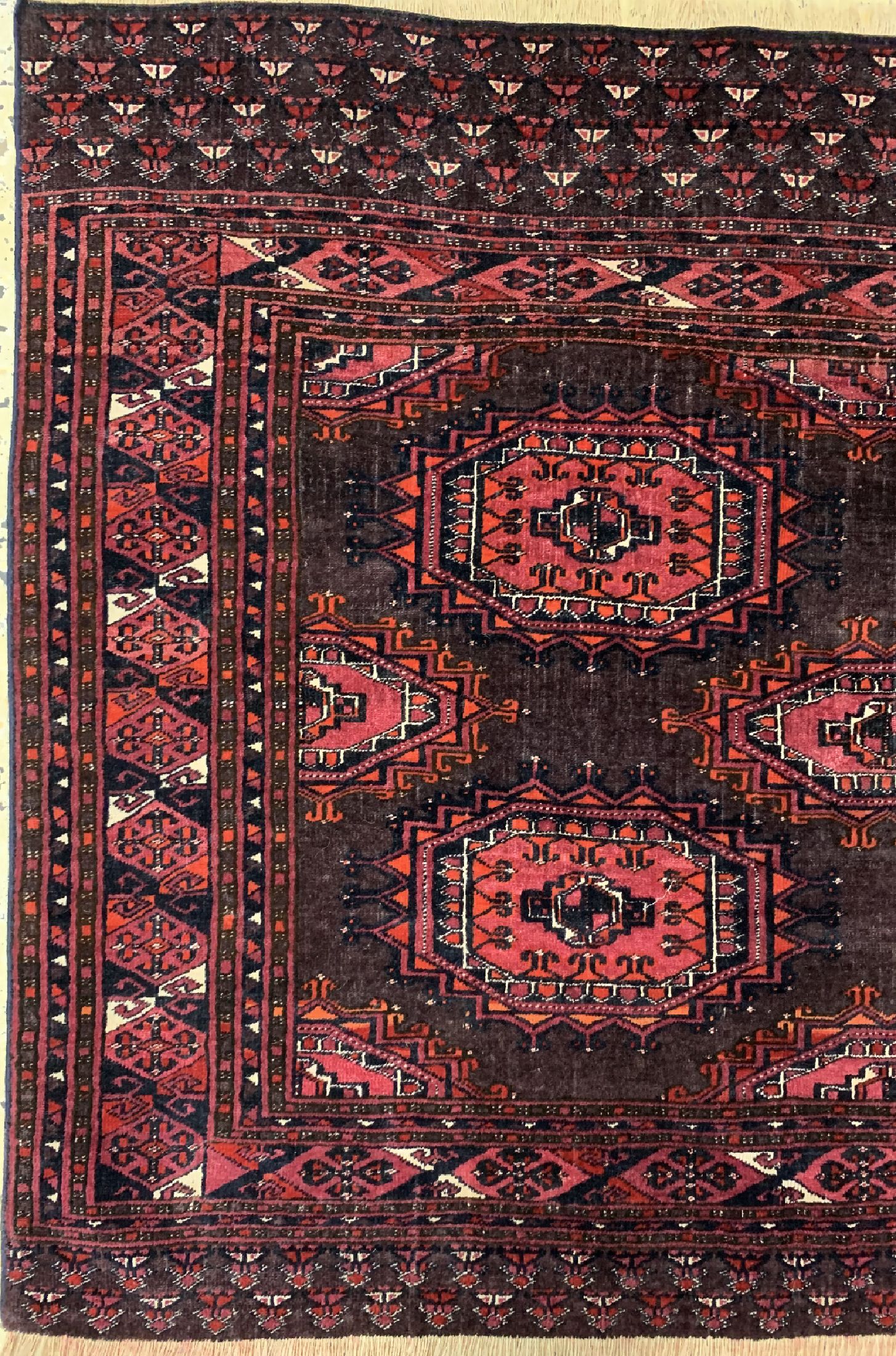 Detail c: Saryk Tschowal antik, Turkmenistan,um 1900,Wolle auf Wolle mit Seiden-Highlights, ca. 173x 95 cm, EHZ: 2-3