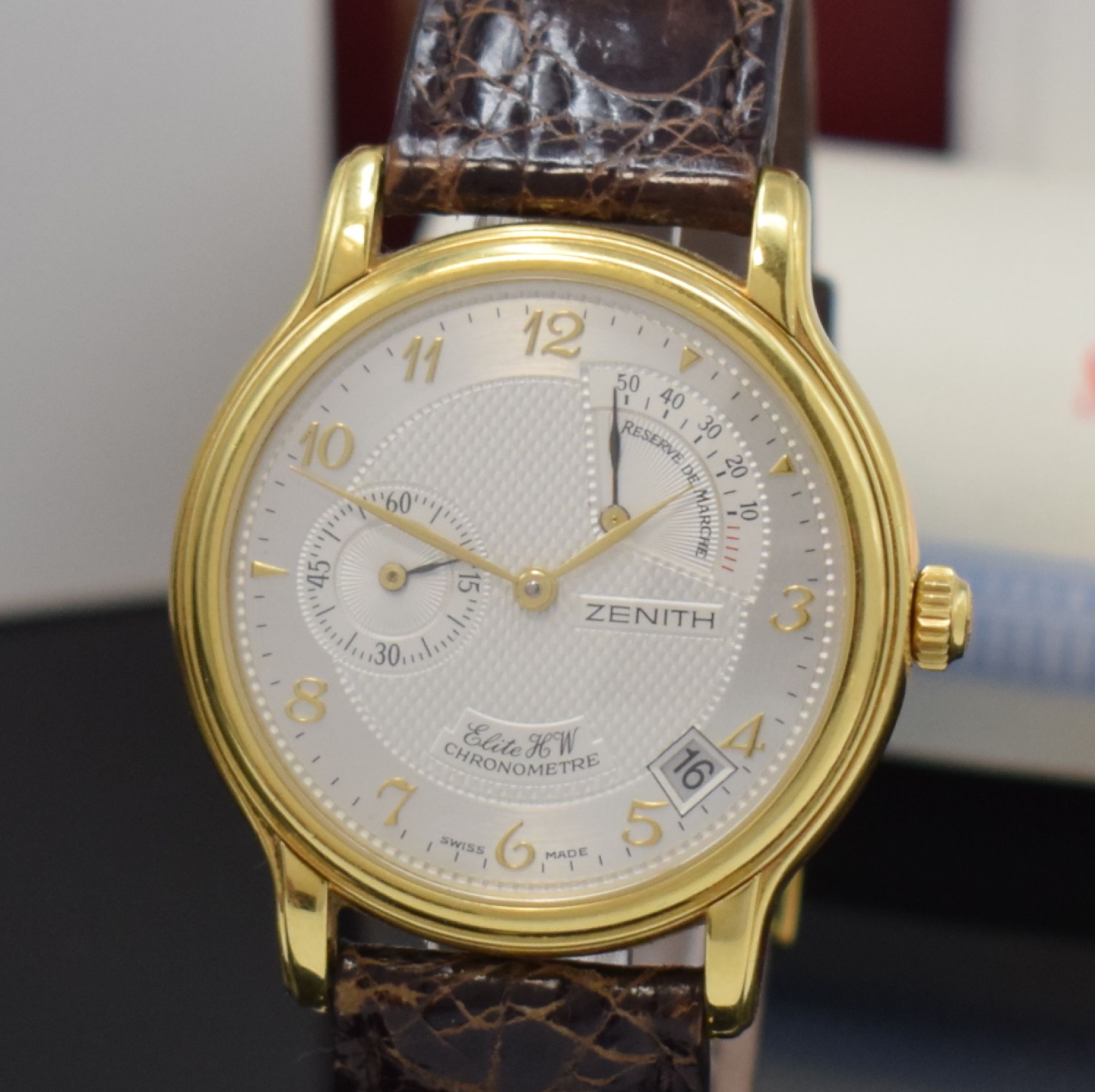 Detail a: ZENITH ELITE HW Chronometre Herrenarmbanduhr mit Gangreserveanzeige in GG 750/000 Referenz 30 0240 655, Schweiz um 1998, Handaufzug, Boden aufgedr., ...