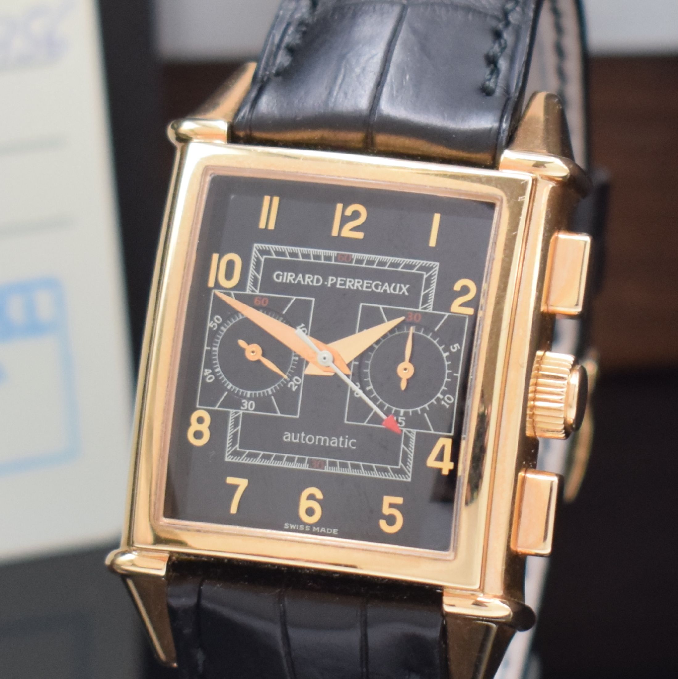 Detail a: GIRARD PERREGAUX Armbandchronograph Vintage 1945 Referenz 2599, Automatik, RG 750/000 inkl. orig. Lederband m. orig. RG 750/000 Dornschl., angelehnt ...