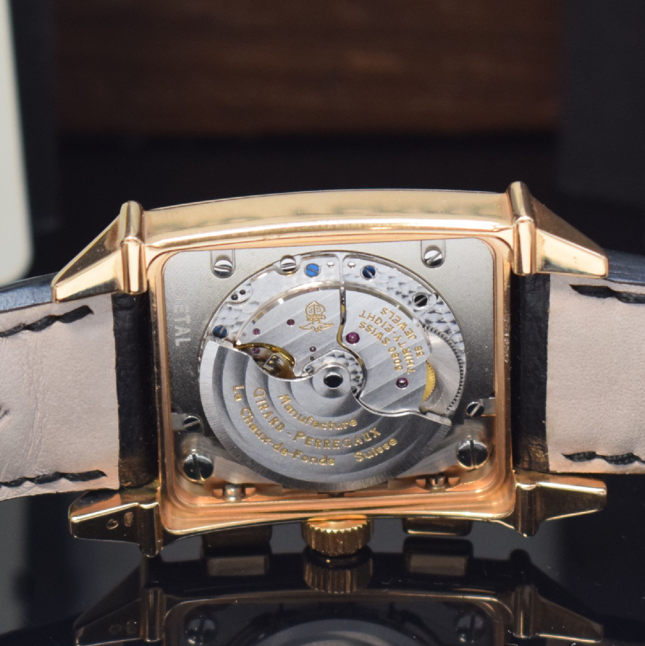 Detail g: GIRARD PERREGAUX Armbandchronograph Vintage 1945 Referenz 2599, Automatik, RG 750/000 inkl. orig. Lederband m. orig. RG 750/000 Dornschl., angelehnt ...