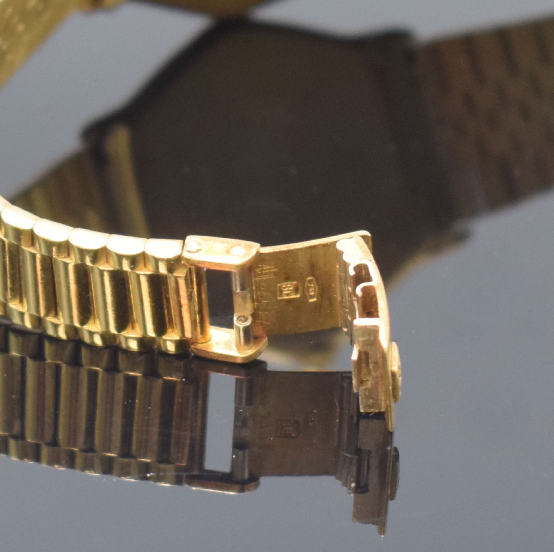 Detail c: EBEL Armbanduhr Sport Classic in GG 750/000 Referenz 881909, Schweiz um 1988, massives Goldgeh. inkl. Gliederband, Schließe m. Eigentümergravur, ...