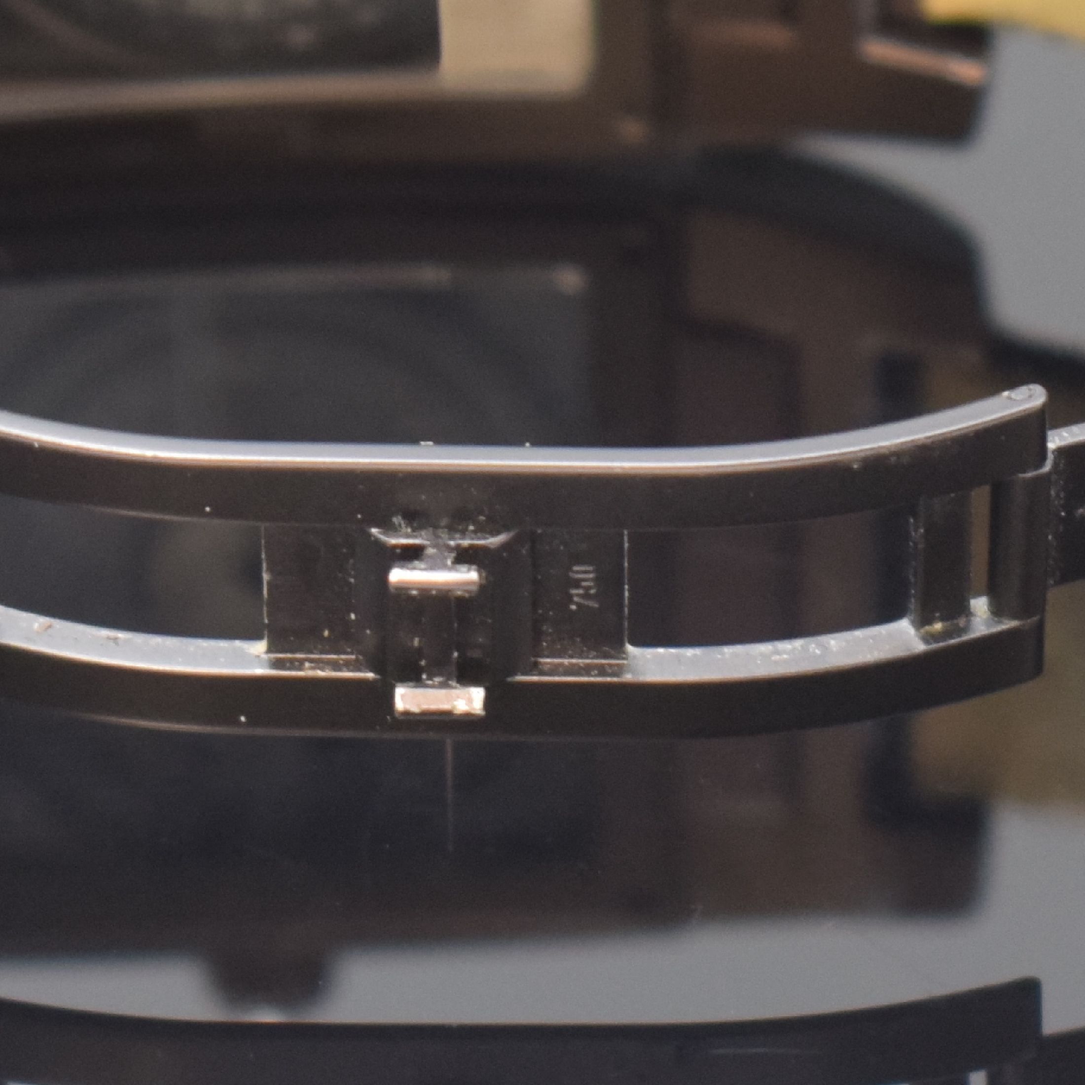 Detail c: DE GRISOGONO Instrumento N°UNO / DF Grande Seconde seltene Armbanduhr, Automatik, Schweiz um 2008, massives braun eloxiertes 18k Goldgeh. inkl. ...
