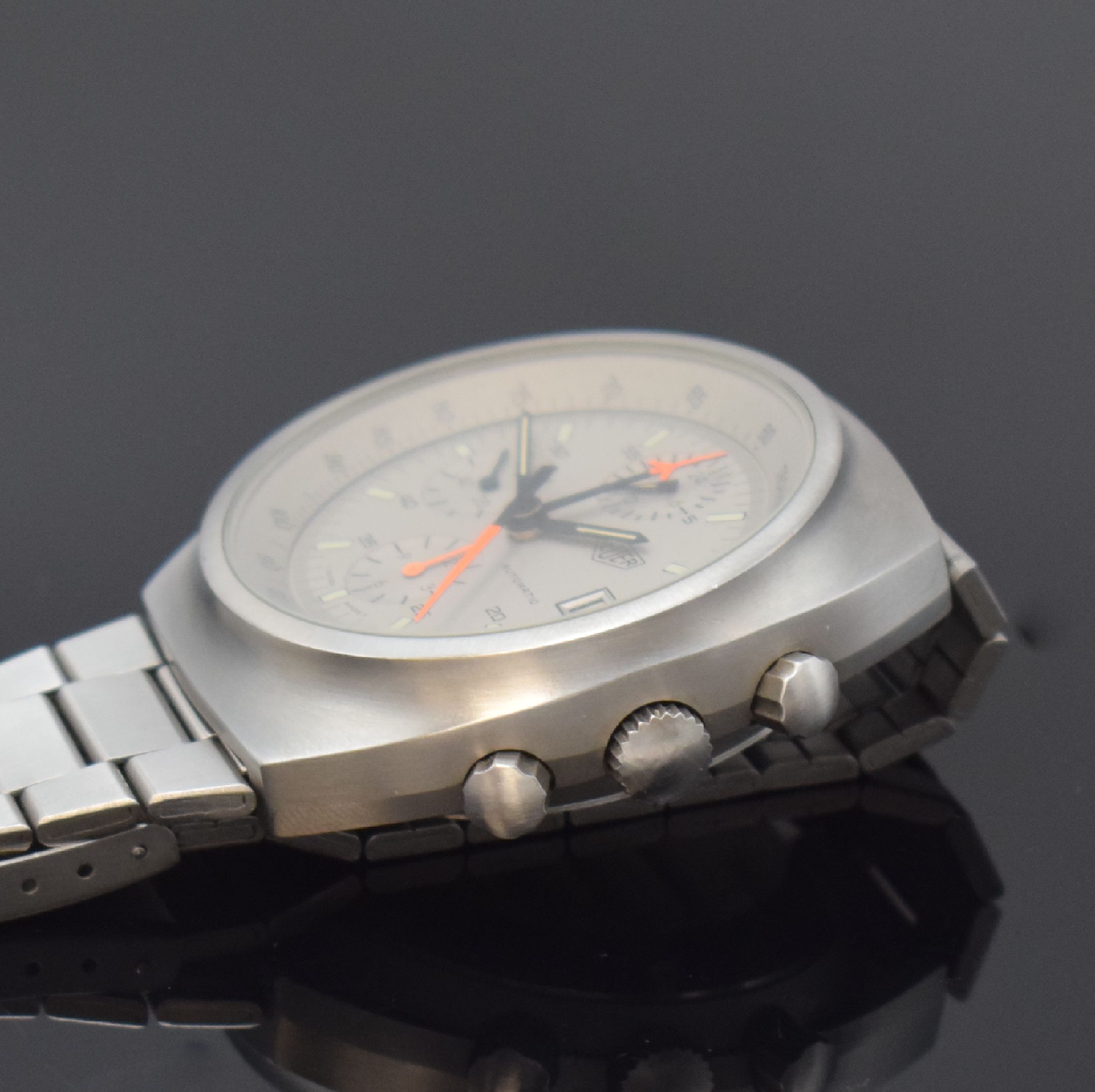 Detail b: HEUER "Pewter" seltener Armbandchronograph Referenz 510.503, Automatik, Schweiz um 1975, Zinn-farb. Edelstahlgeh. inkl. Gliederband m. ...