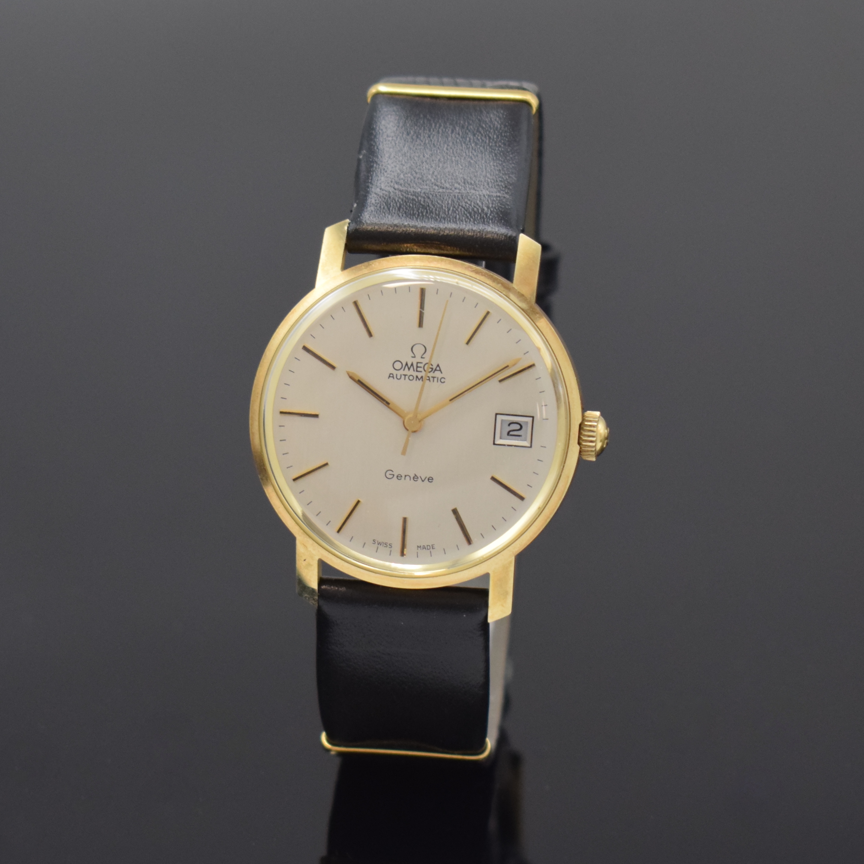 OMEGA Geneve Herrenarmbanduhr Referenz 1667071 in GG 585/000, Schweiz um 1972, Automatik, verschr. Geh., orig. Krone, silb. Zifferbl., aufges. gold. ...