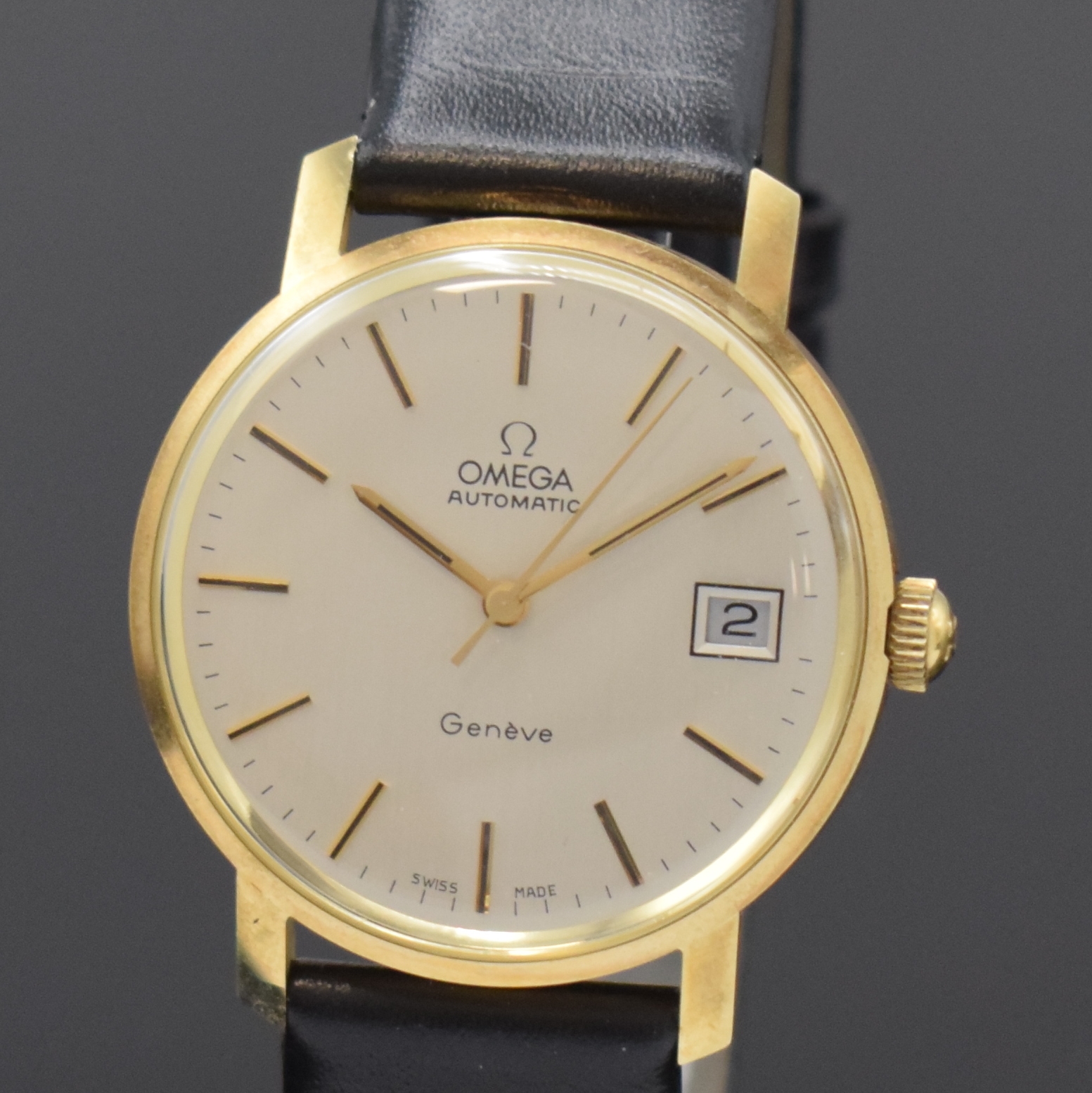 Detail a: OMEGA Geneve Herrenarmbanduhr Referenz 1667071 in GG 585/000, Schweiz um 1972, Automatik, verschr. Geh., orig. Krone, silb. Zifferbl., aufges. gold. ...