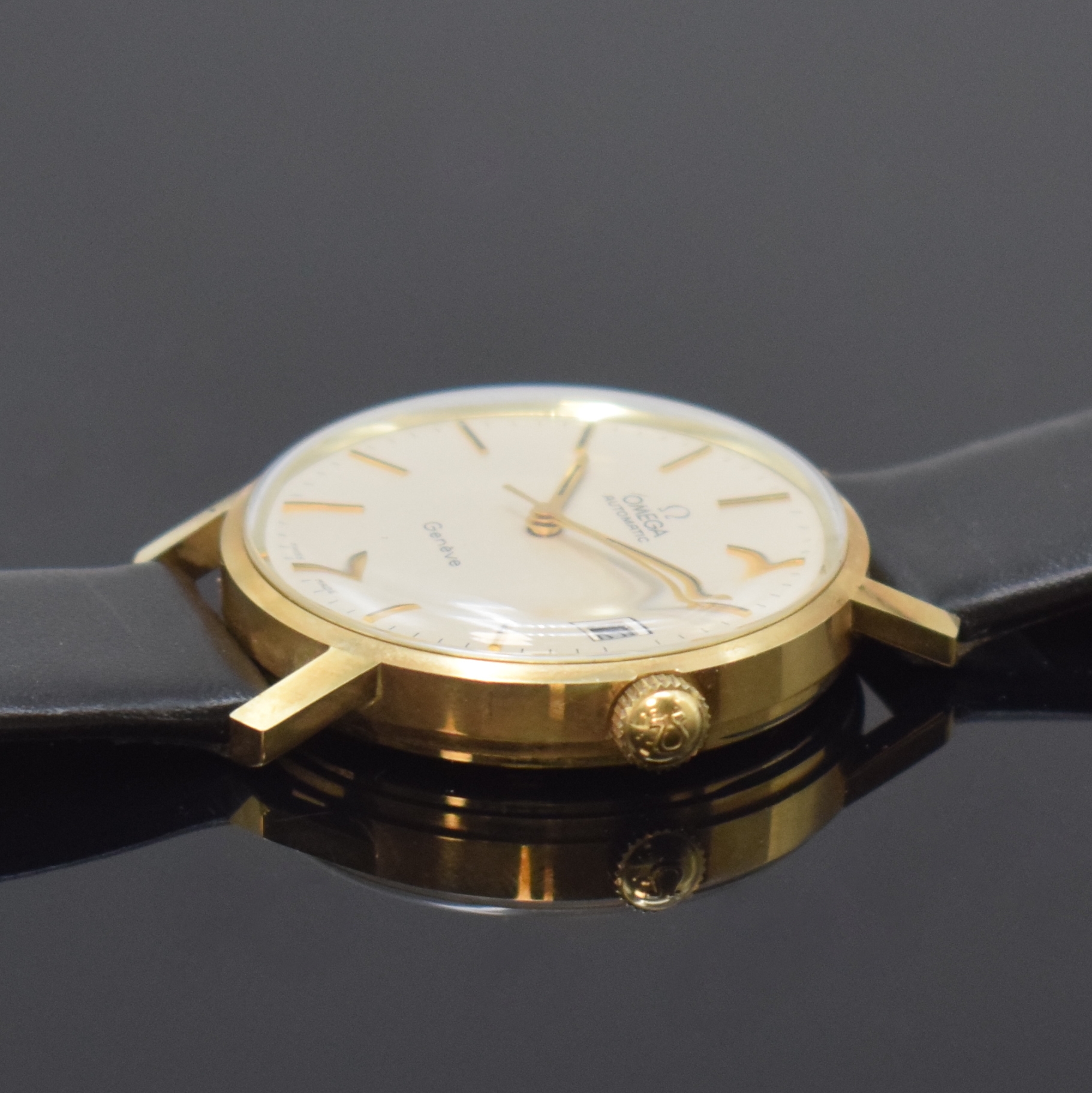Detail c: OMEGA Geneve Herrenarmbanduhr Referenz 1667071 in GG 585/000, Schweiz um 1972, Automatik, verschr. Geh., orig. Krone, silb. Zifferbl., aufges. gold. ...