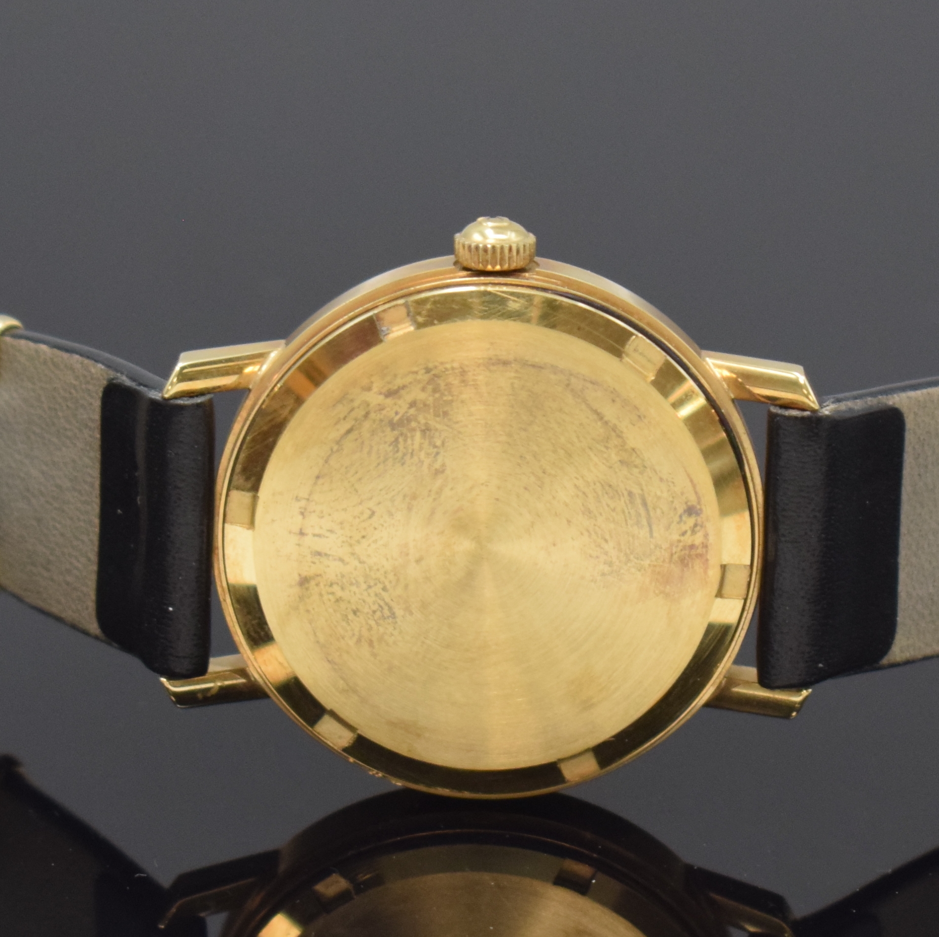 Detail d: OMEGA Geneve Herrenarmbanduhr Referenz 1667071 in GG 585/000, Schweiz um 1972, Automatik, verschr. Geh., orig. Krone, silb. Zifferbl., aufges. gold. ...