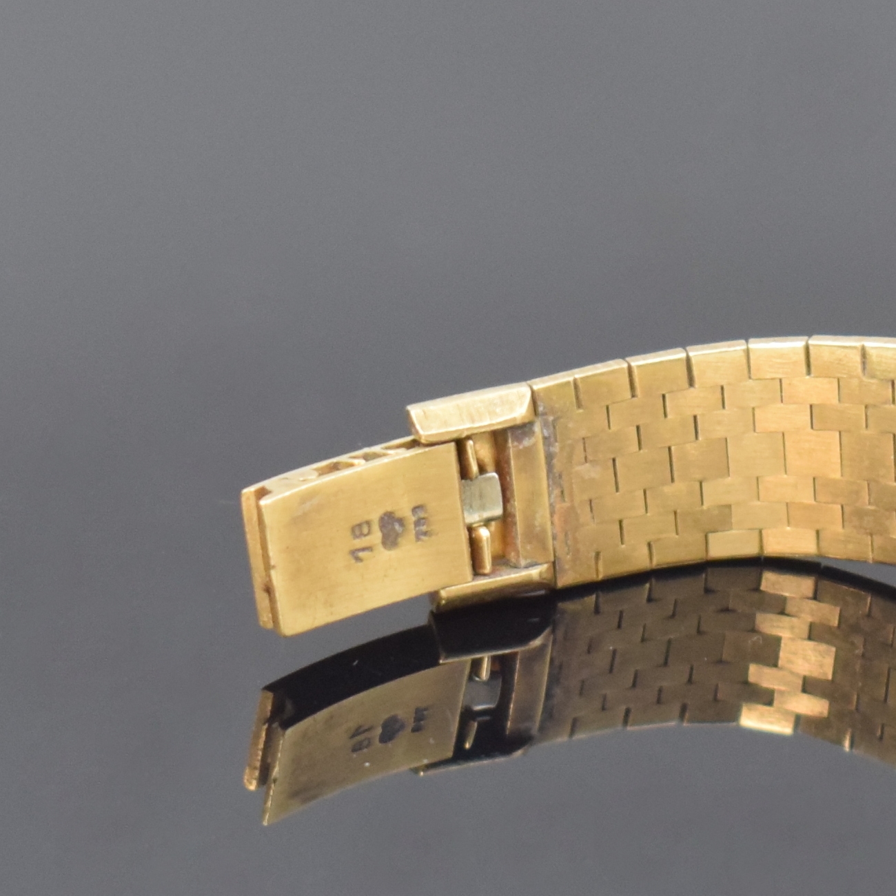 Detail c: IWC Damenarmbanduhr in GG 750/000, Schweiz um 1970, Automatik, 2-tlg. Geh. m. integr. Band, Boden aufgedr., cremefarb. Zifferbl., aufges. gold. ...