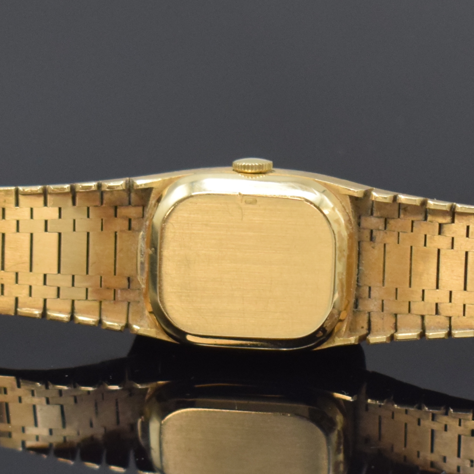 Detail e: IWC Damenarmbanduhr in GG 750/000, Schweiz um 1970, Automatik, 2-tlg. Geh. m. integr. Band, Boden aufgedr., cremefarb. Zifferbl., aufges. gold. ...