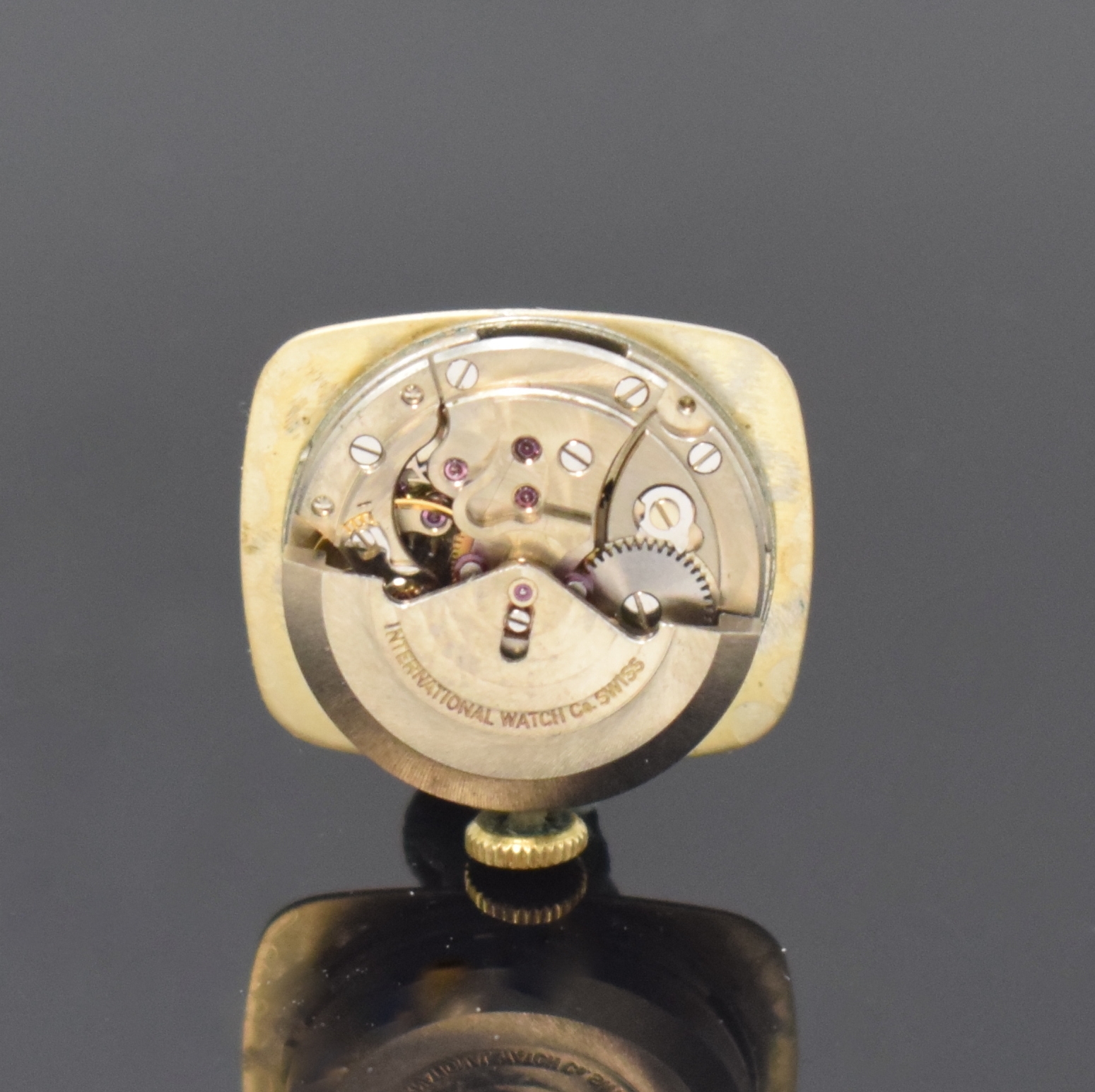 Detail g: IWC Damenarmbanduhr in GG 750/000, Schweiz um 1970, Automatik, 2-tlg. Geh. m. integr. Band, Boden aufgedr., cremefarb. Zifferbl., aufges. gold. ...