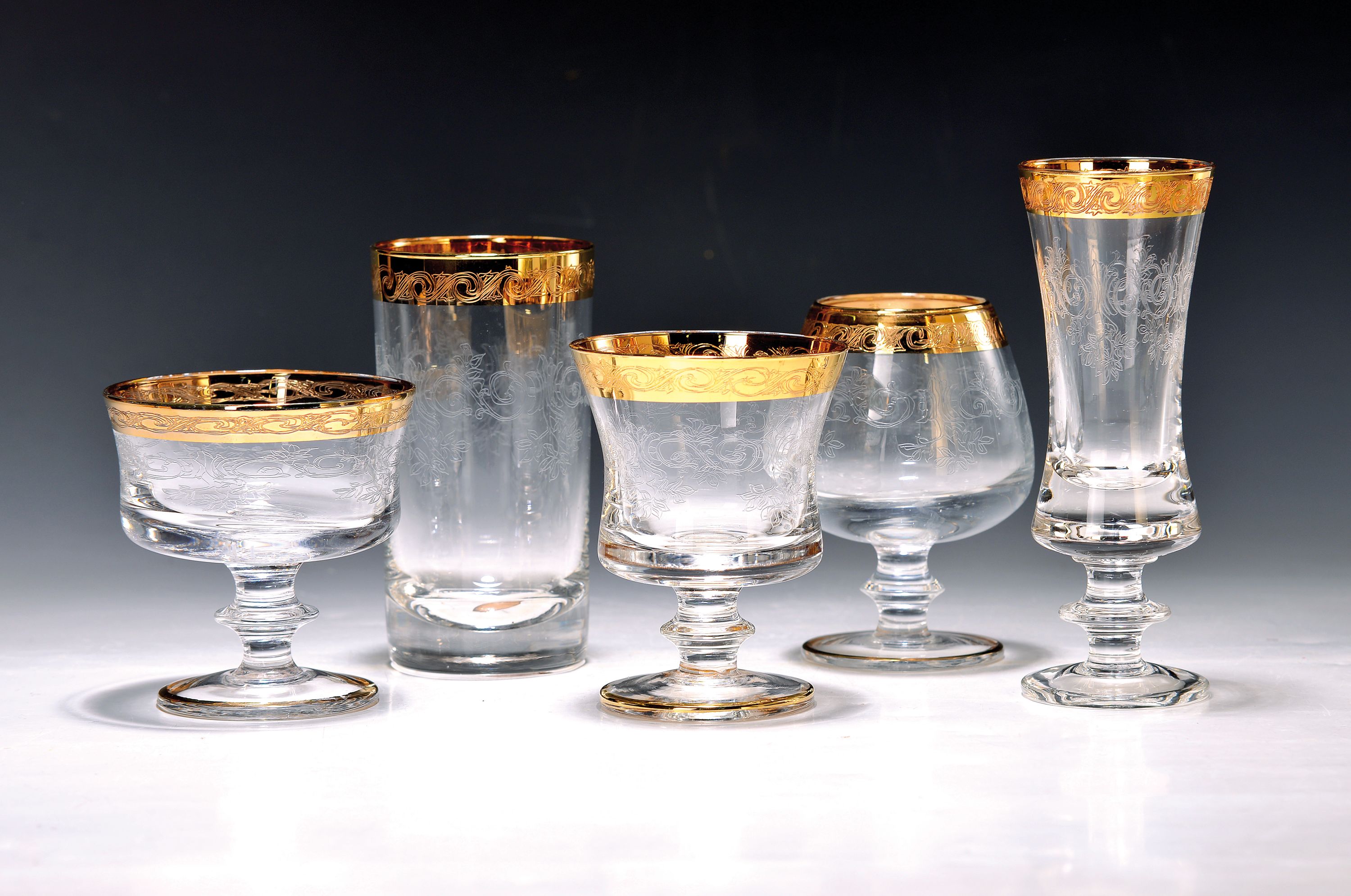 Trinkglasservice, Murano, 60/70er Jahre, 10 Sektgläser, 6 Champagnerschalen, 4 Weingläser, 6 Cognacschwenker, 6 Bechergläser, farbloses Glas, ...
