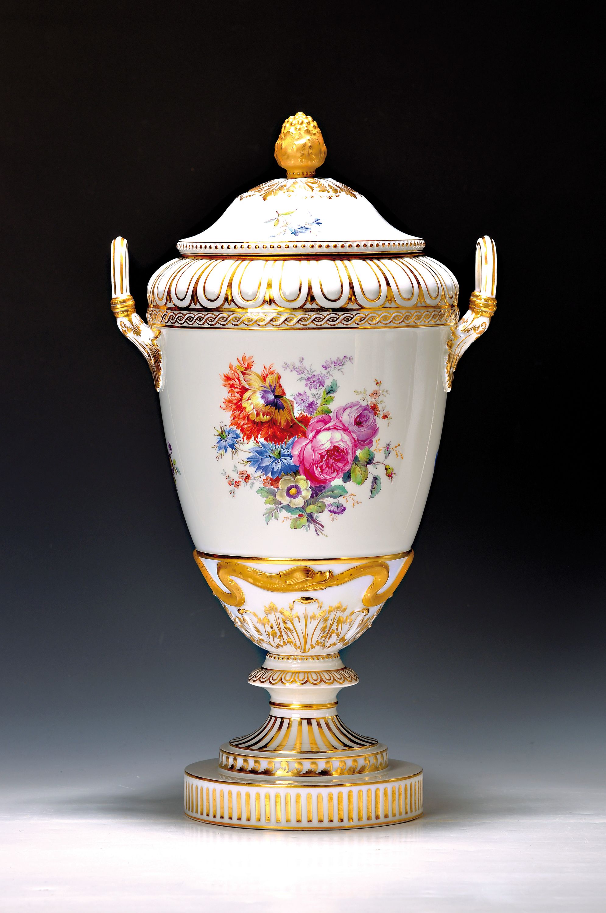 Sehr große Deckelvase/Doppelhenkelvase, KPM, Berlin, um 1906, Blindmarke F, Zeptermarke und Malermarke, Porzellan, sog. Weimarer Vase, beidseitige ...