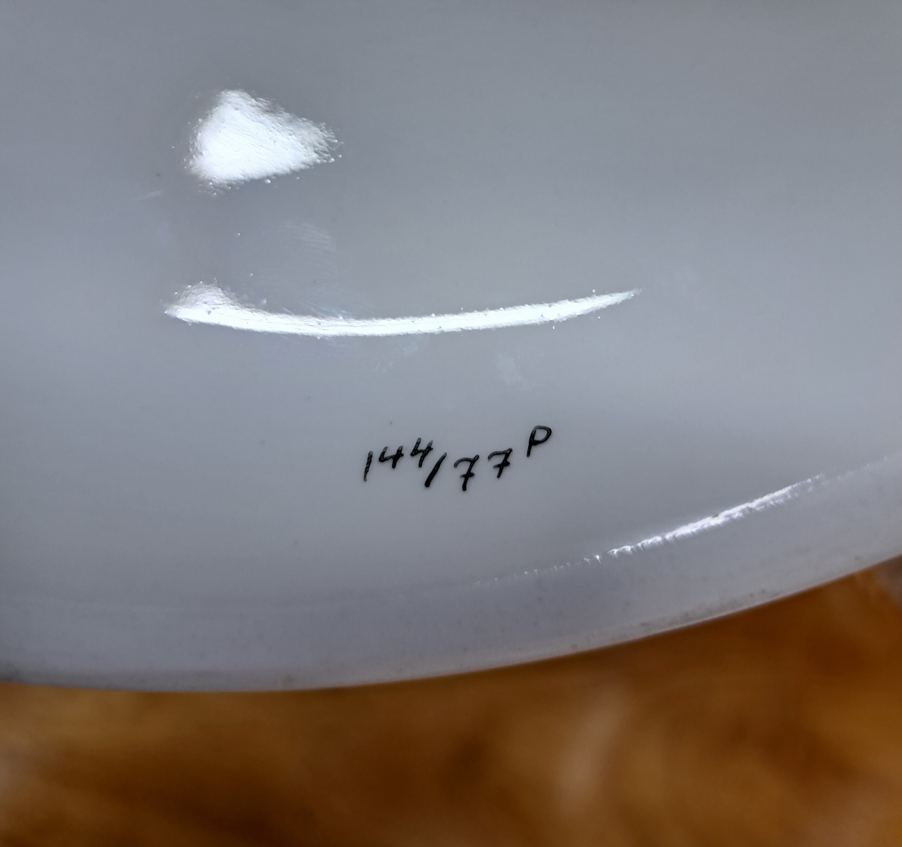 Detail c: Sehr große Deckelvase/Doppelhenkelvase, KPM, Berlin, um 1906, Blindmarke F, Zeptermarke und Malermarke, Porzellan, sog. Weimarer Vase, beidseitige ...
