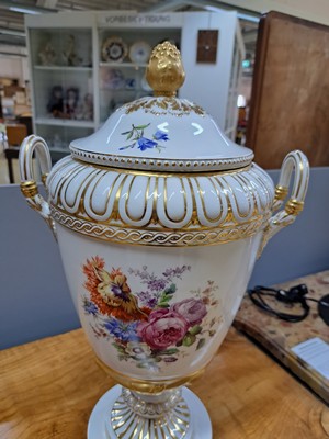 26748677f - Very large lidded vase/double-handled vase, KPM, Berlin, around 1906, blind mark F, scepter mark and painter's mark, porcelain, so-called Weimar vase, fine and large flower painting on both sides, rich gold decoration, good condition, elaborate gilding, partly matted, approx. 52 x 28 cm