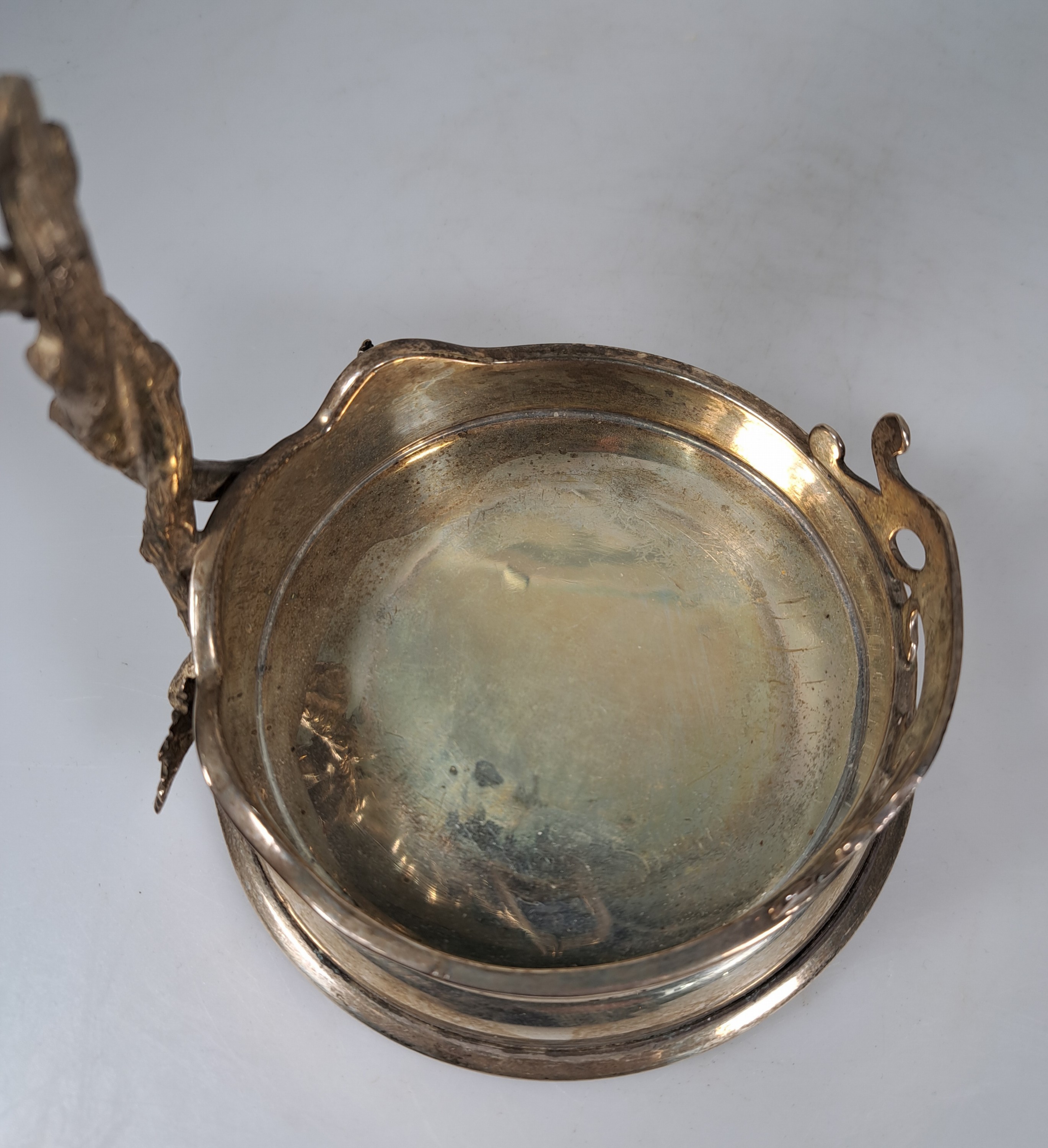 Detail c: Flaschenhalter, um 1900, Jugendstil, 925er Sterling Silber, mit vollplastischer Frauenfigur, H. ca. 27cm, ca. 570 g.