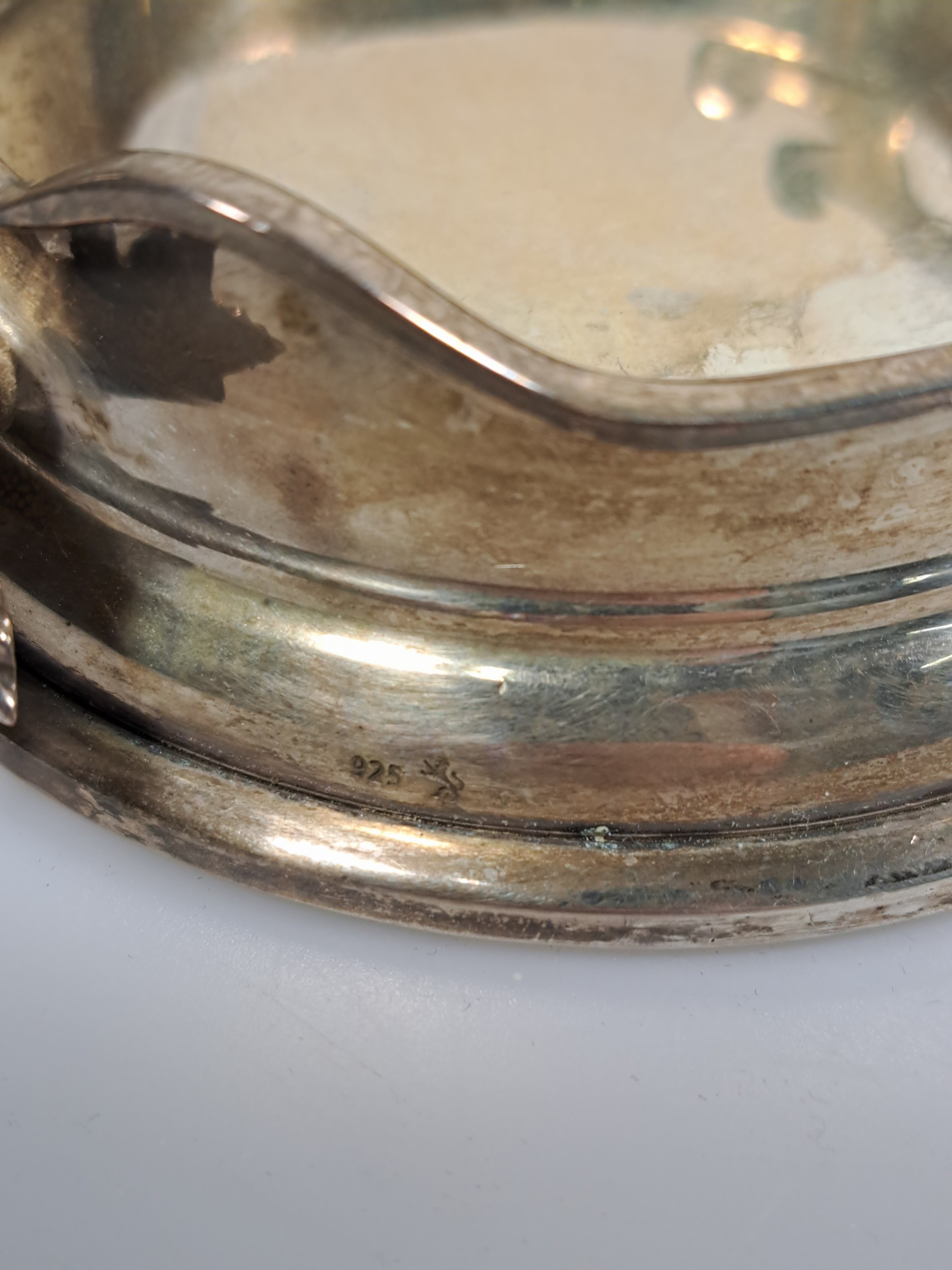 Detail j: Flaschenhalter, um 1900, Jugendstil, 925er Sterling Silber, mit vollplastischer Frauenfigur, H. ca. 27cm, ca. 570 g.