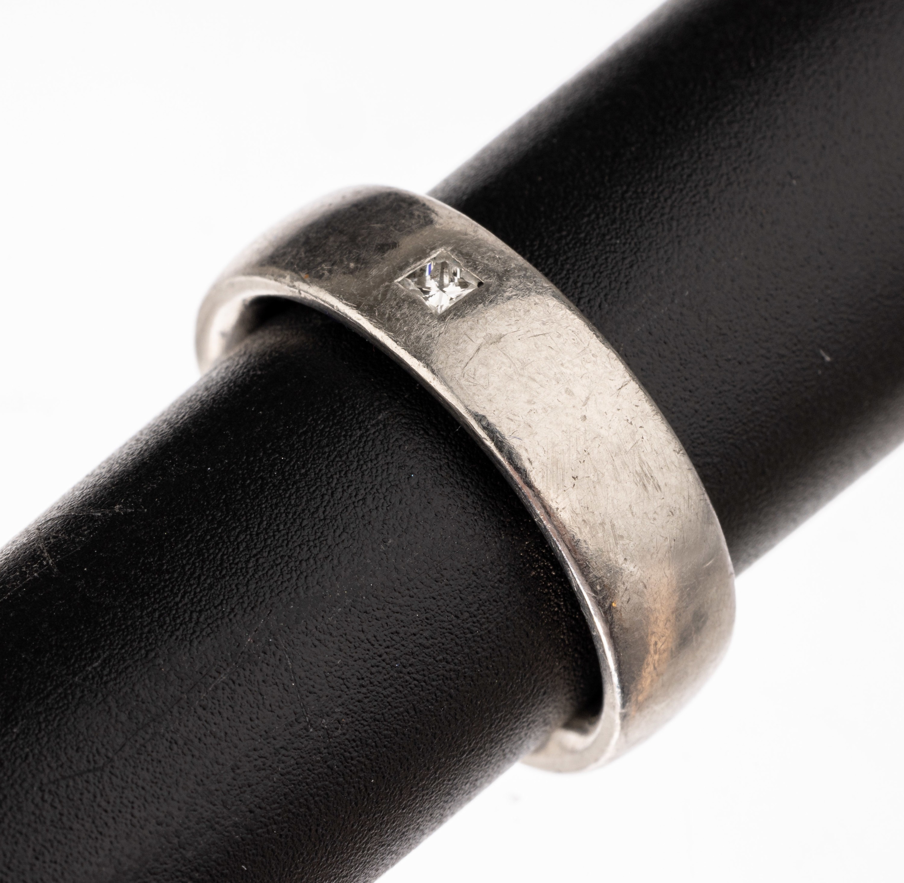 Platin Diamant-Ring, Pt 950, einzelner Princesscut-Diamant ca. 0.05 ct Weiß/p, RW 57,ca. 16.6 g, Meistermarke unged., innen mit pers. Inschrift