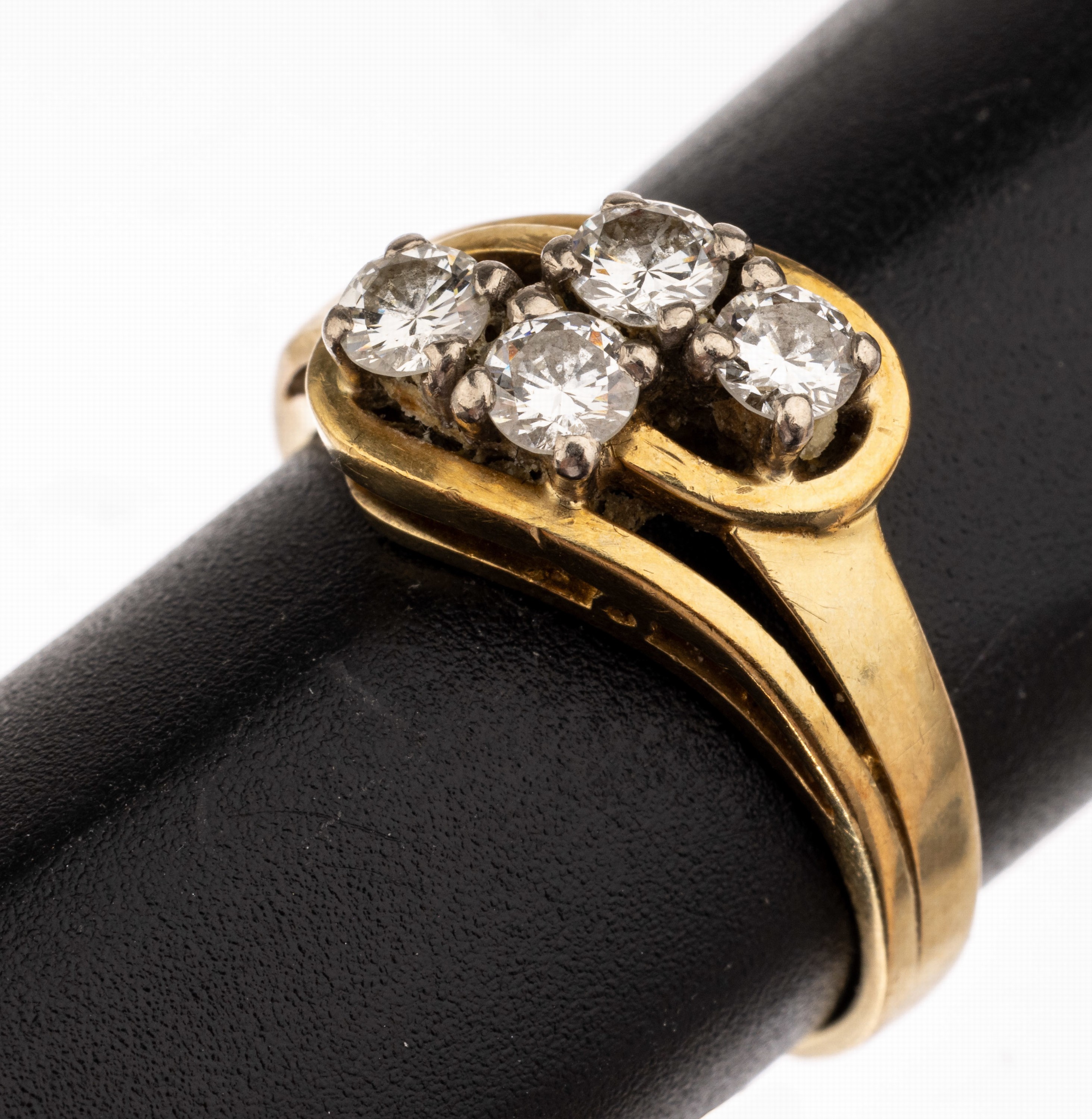 14 kt Gold Brillant-Ring, GG 585/000, 4 Brillanten zus. ca. 0.25 ct Weiß/vs, RW 58, ca. 5.3 g, Reinigung empfohlen
