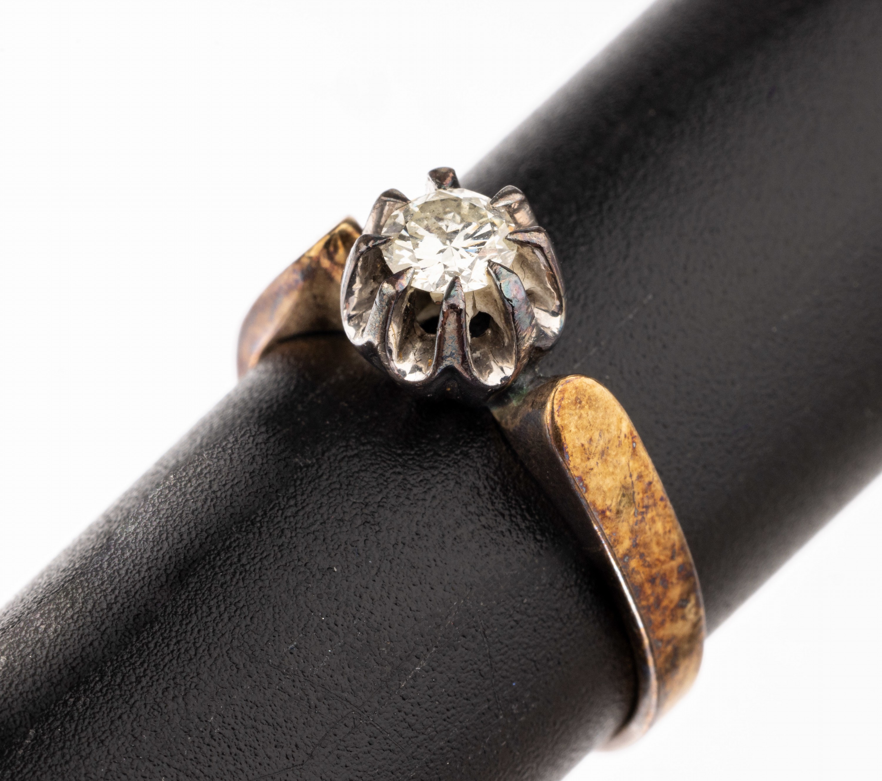 14 kt Gold Brillant-Ring, GG/WG 585/000, inWG gefasster Brillant ca. 0.25 ct Weiß/vs-si, RW 53, ca. 3.4 g, Reinigung empfohlen