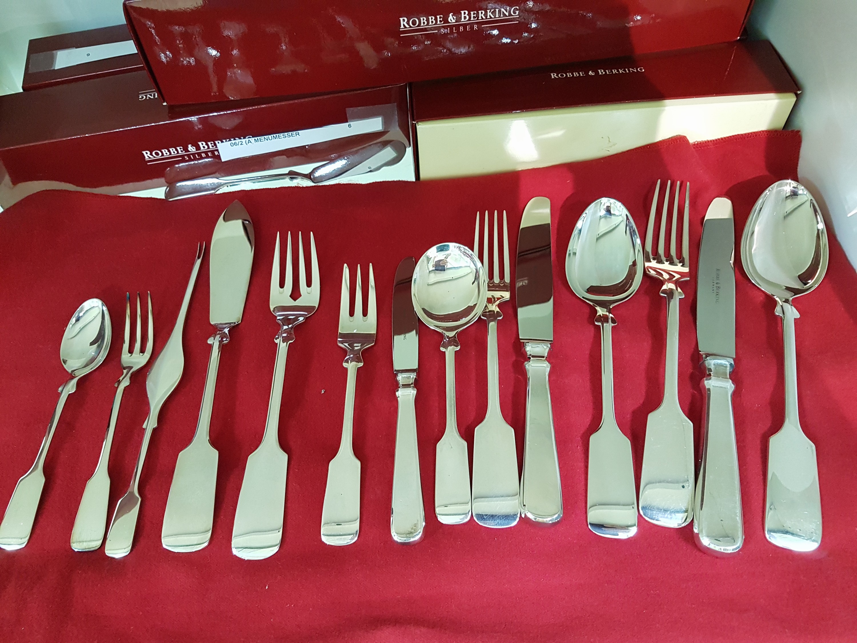 Detail a: 139tlg. Besteck, Modell Alt Spaten, Robbe & Berking, wurde um 1994 erworben, Sterling Silber, 12 Menügaben, 12 Menümesse, 8 Menülöffel, 8 ...
